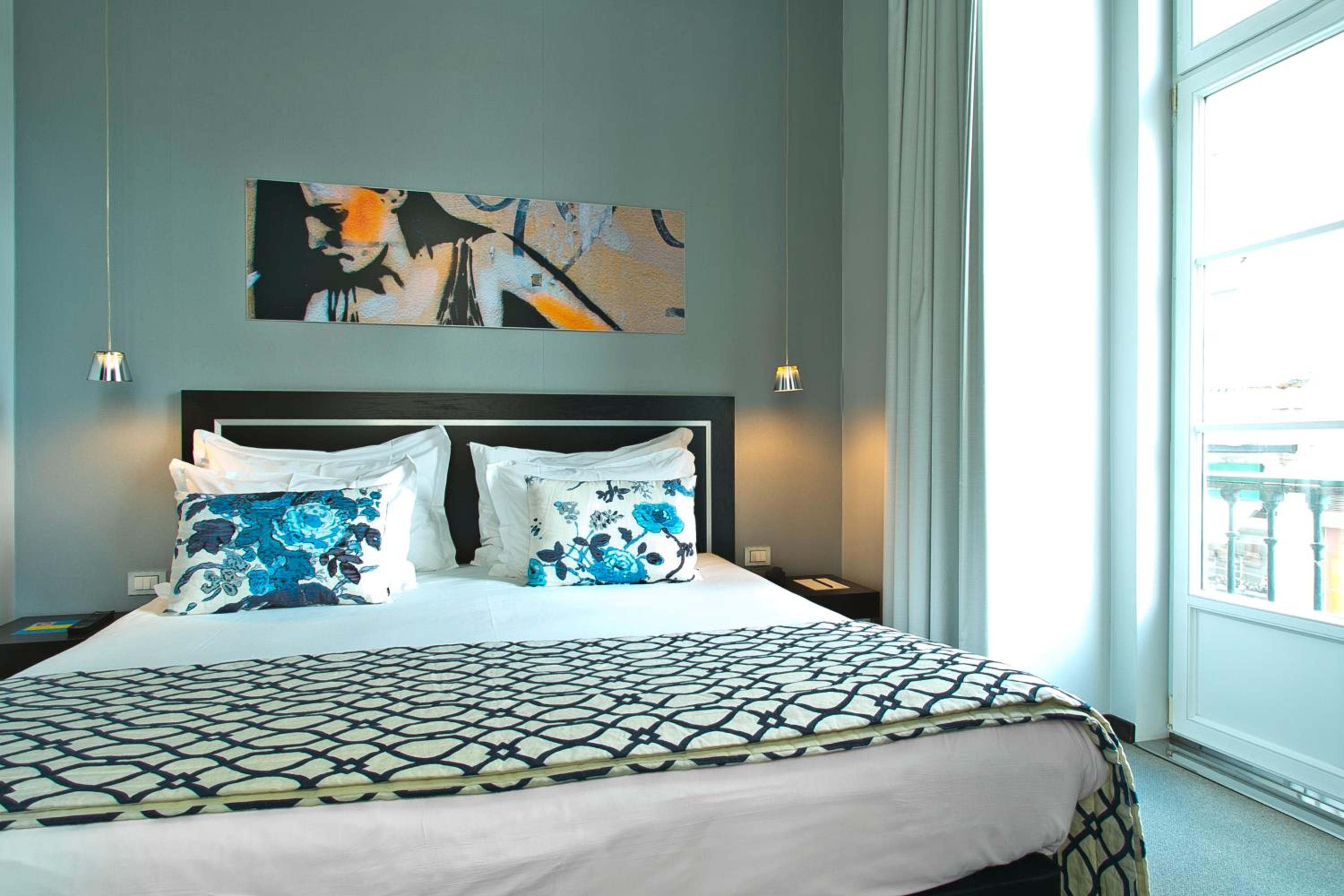 Standard Double or Twin Room with Street View - Photo 4