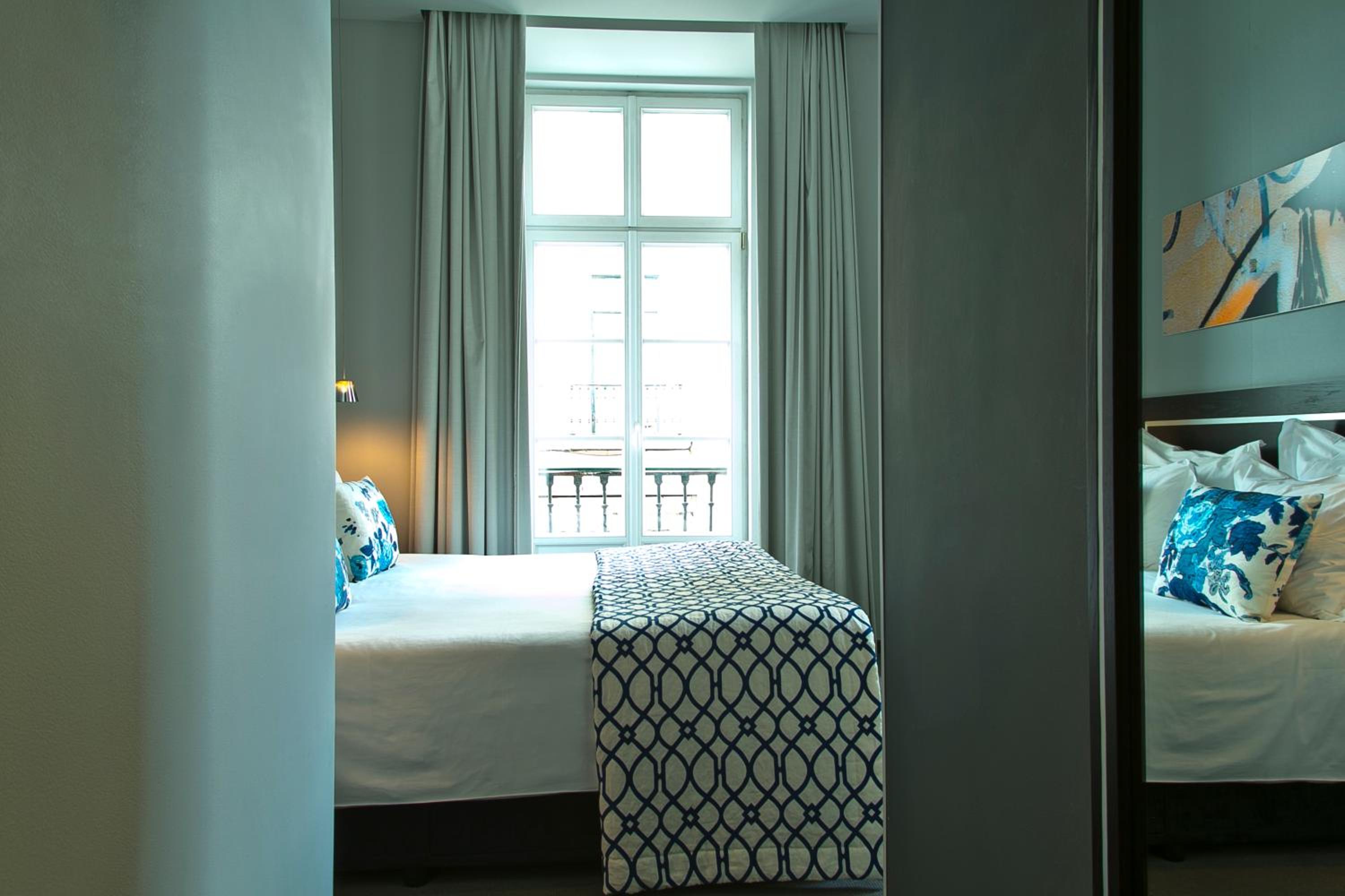Standard Double or Twin Room with Street View - Photo 6