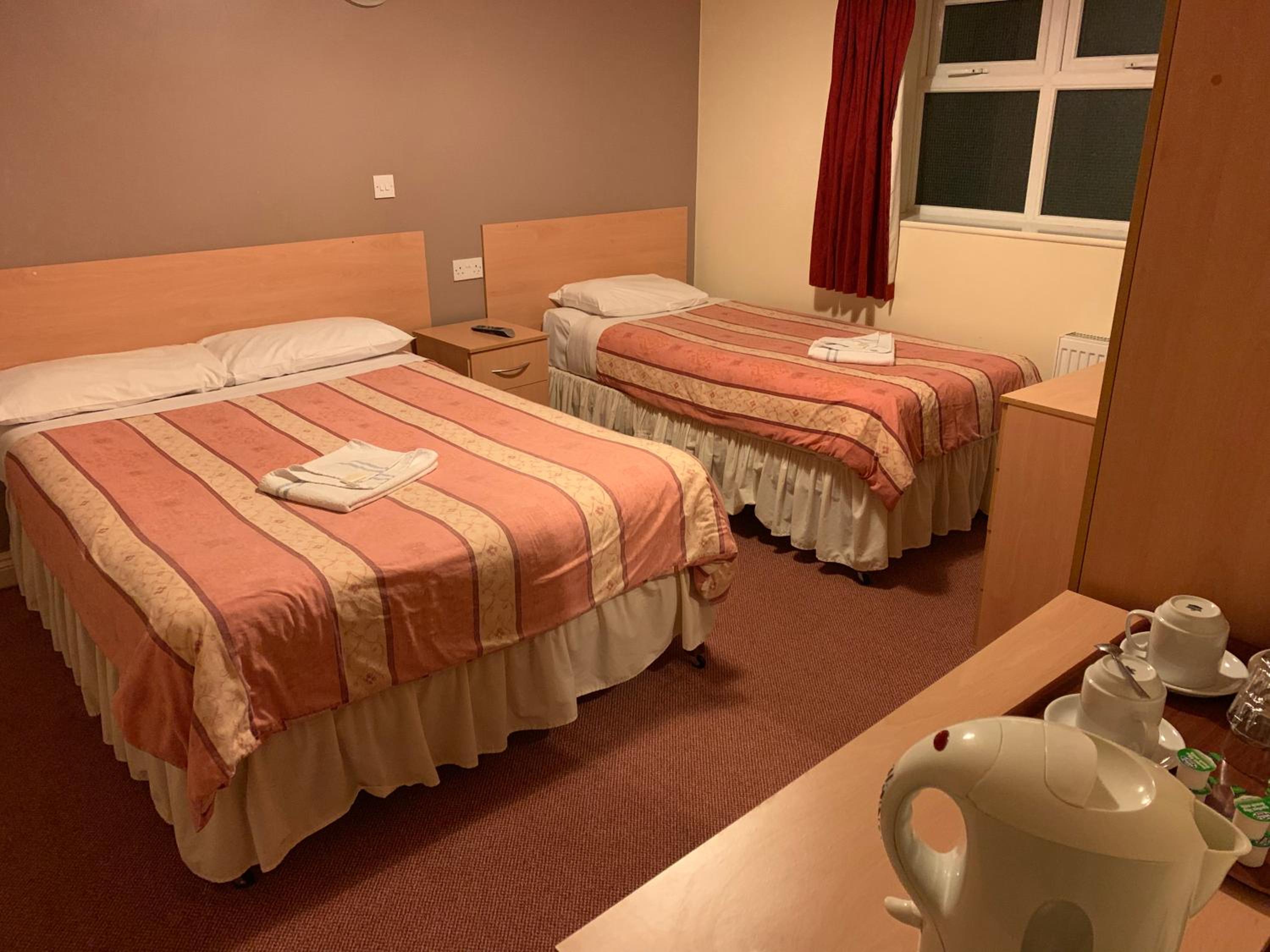 Triple Room with Private Bathroom - Photo 3