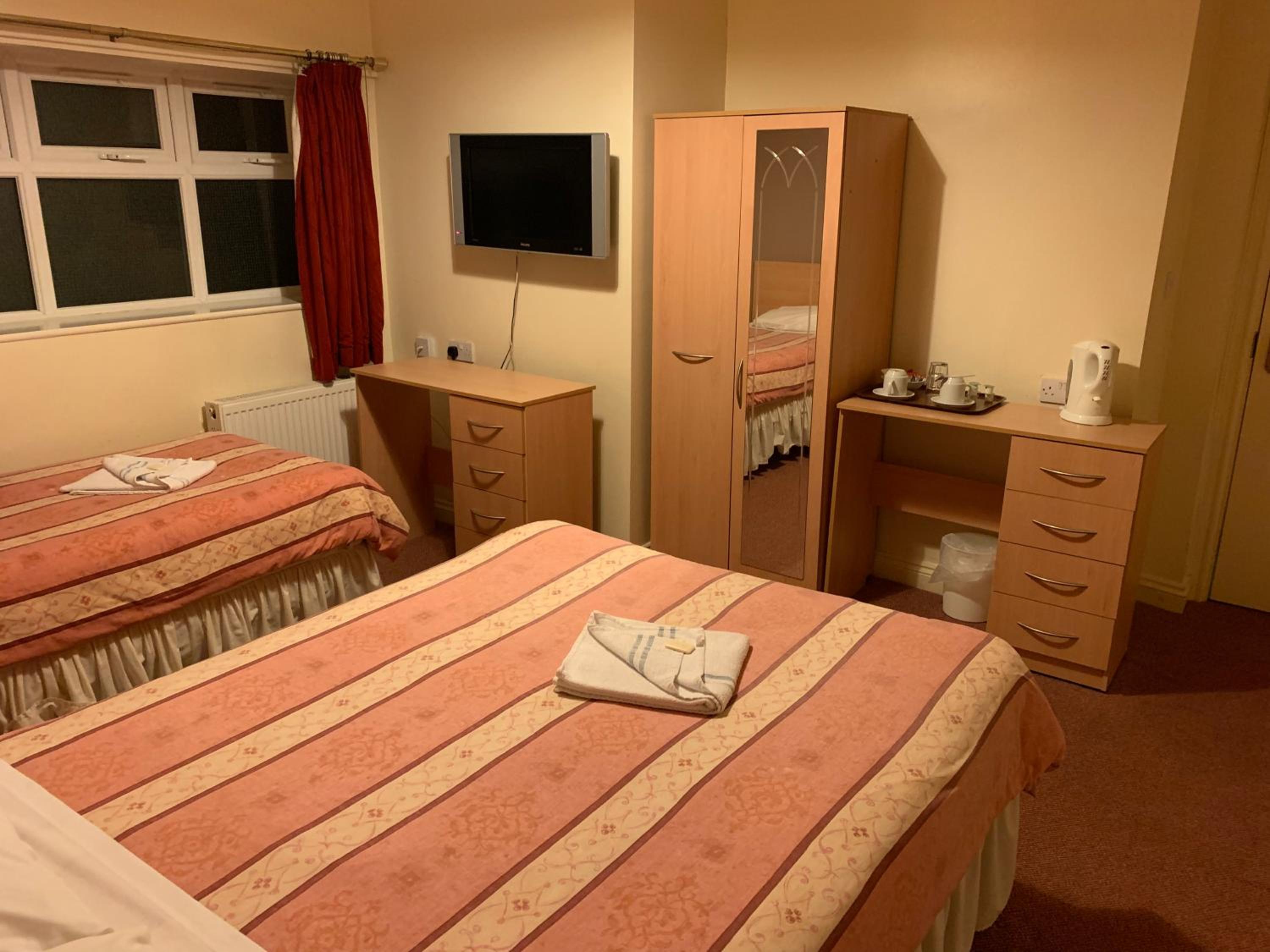 Triple Room with Private Bathroom - Photo 4