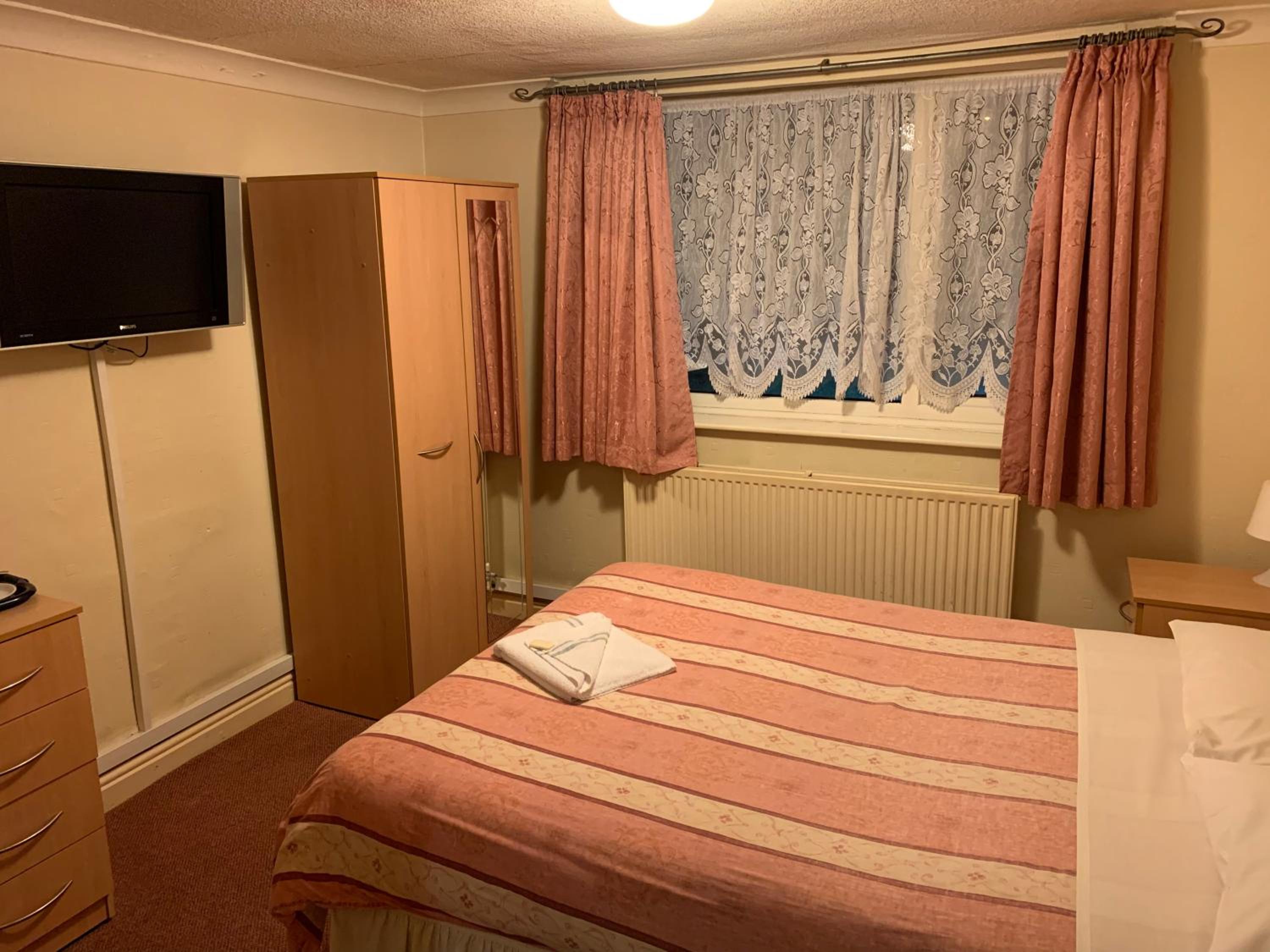 Double Room with Private Bathroom - Photo 5