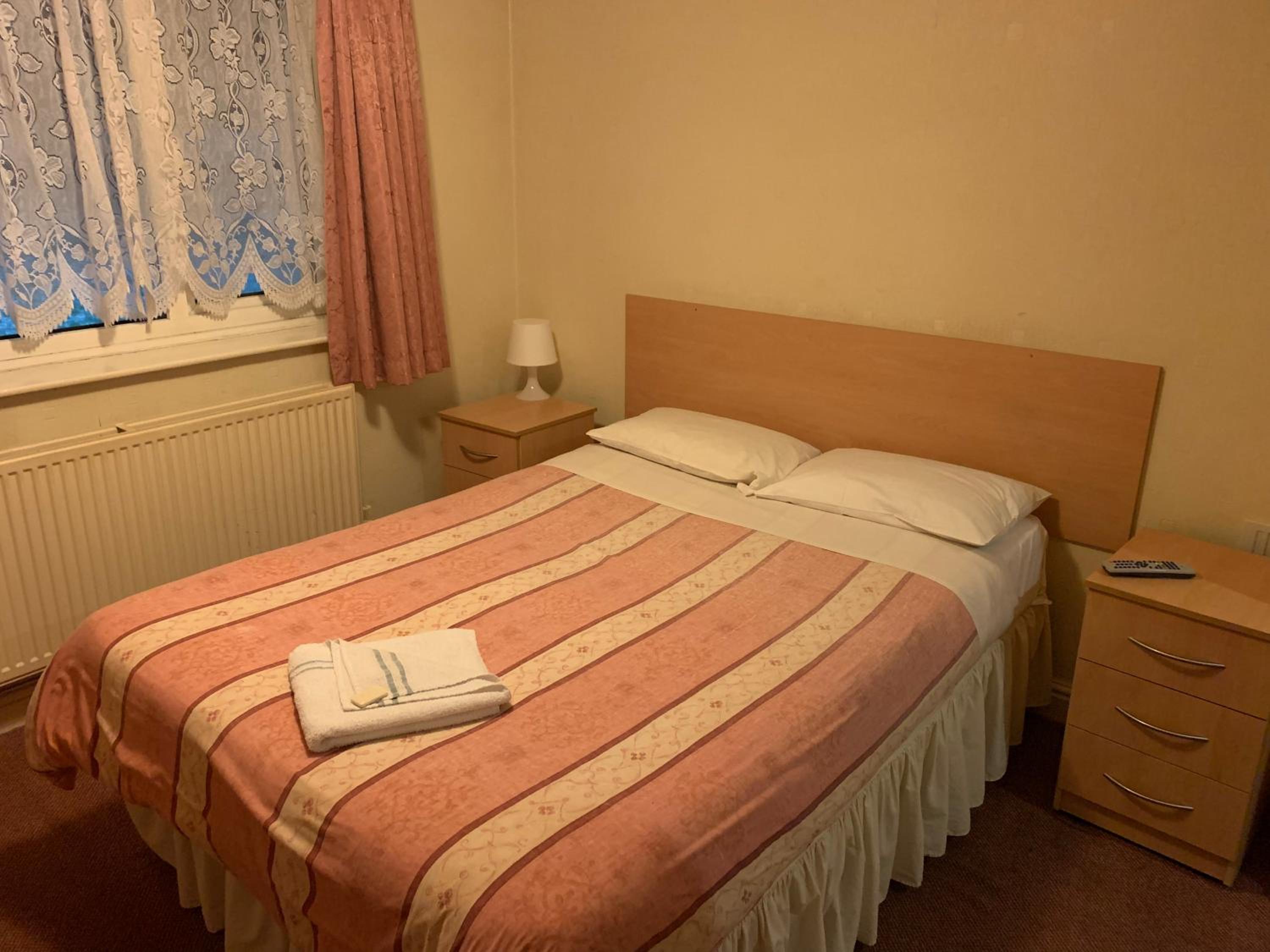 Double Room with Private Bathroom - Photo 4