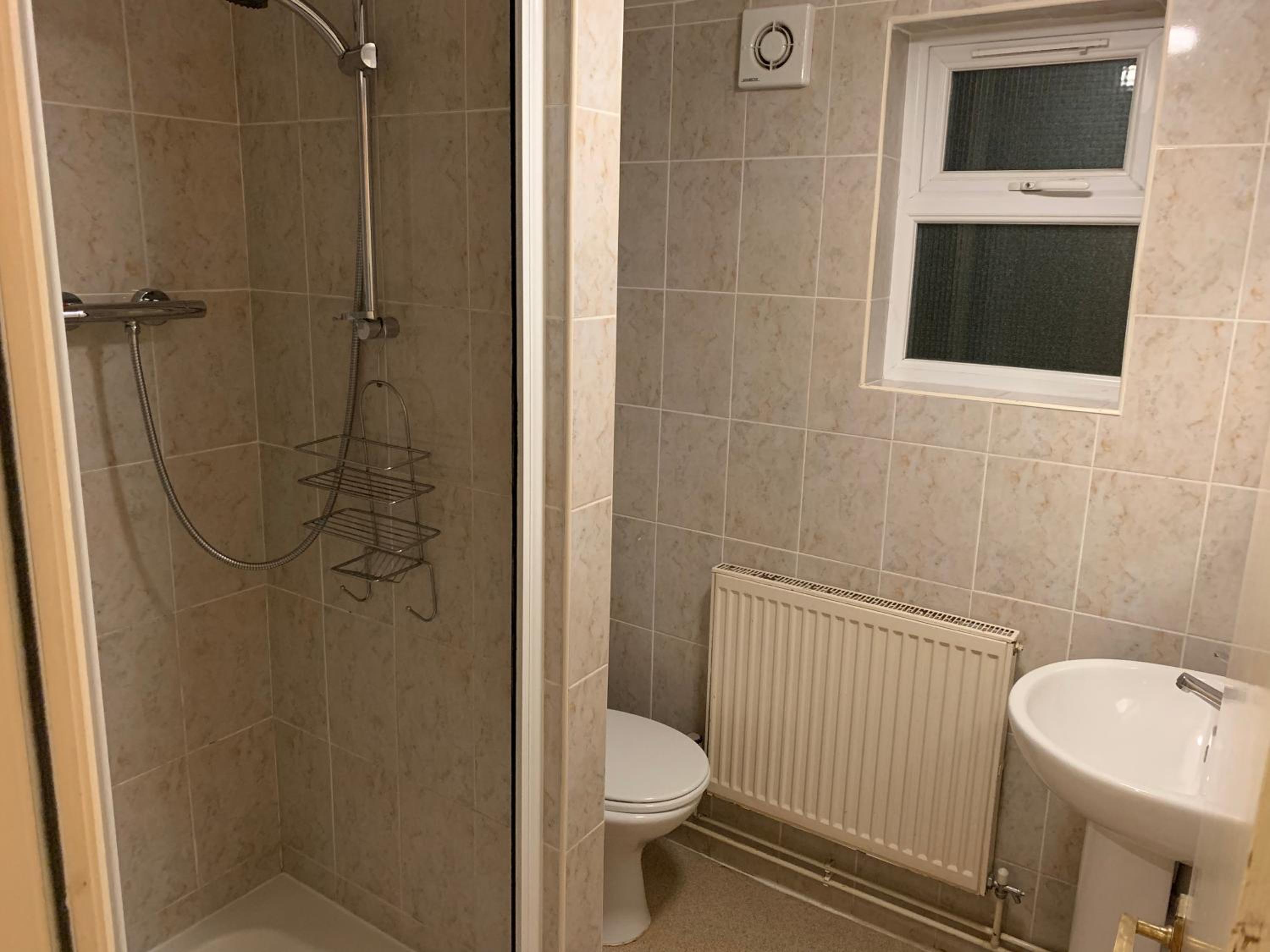 Double Room with Private Bathroom - Photo 3