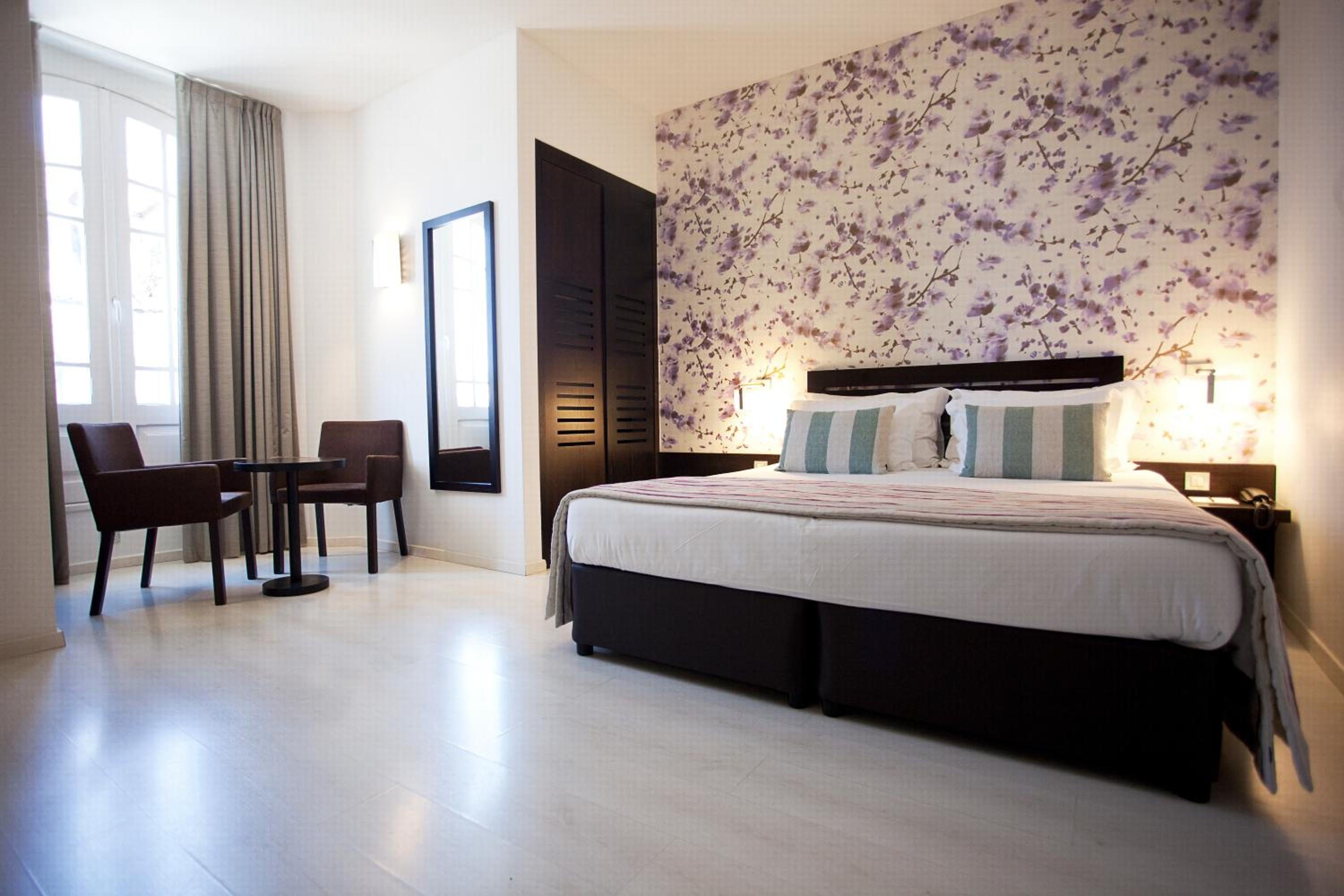 Superior Double or Twin Room with Street View - Photo 2