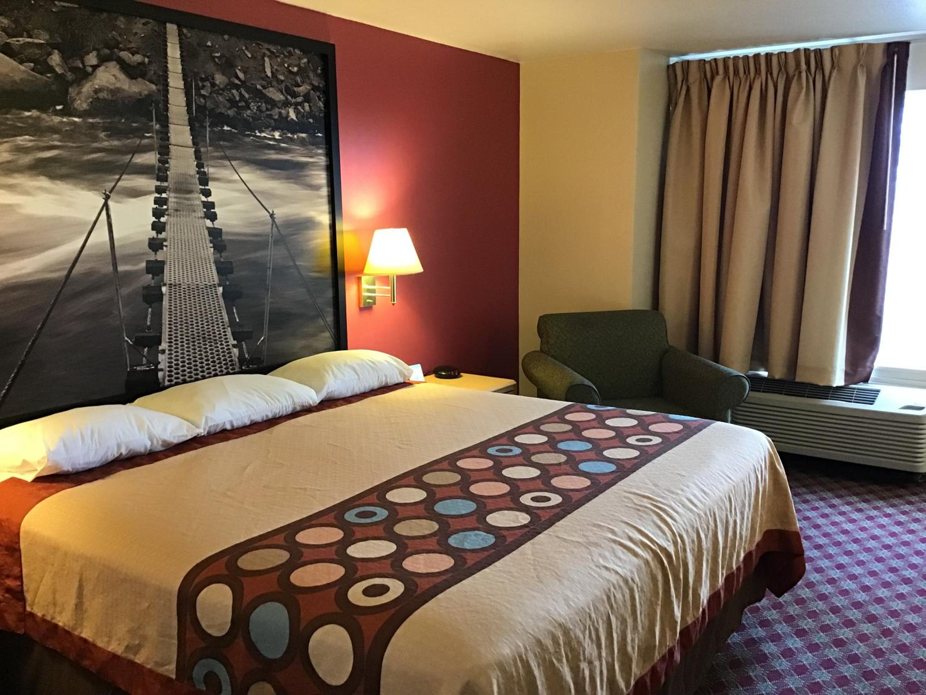 King Room - Non-Smoking - Photo 2