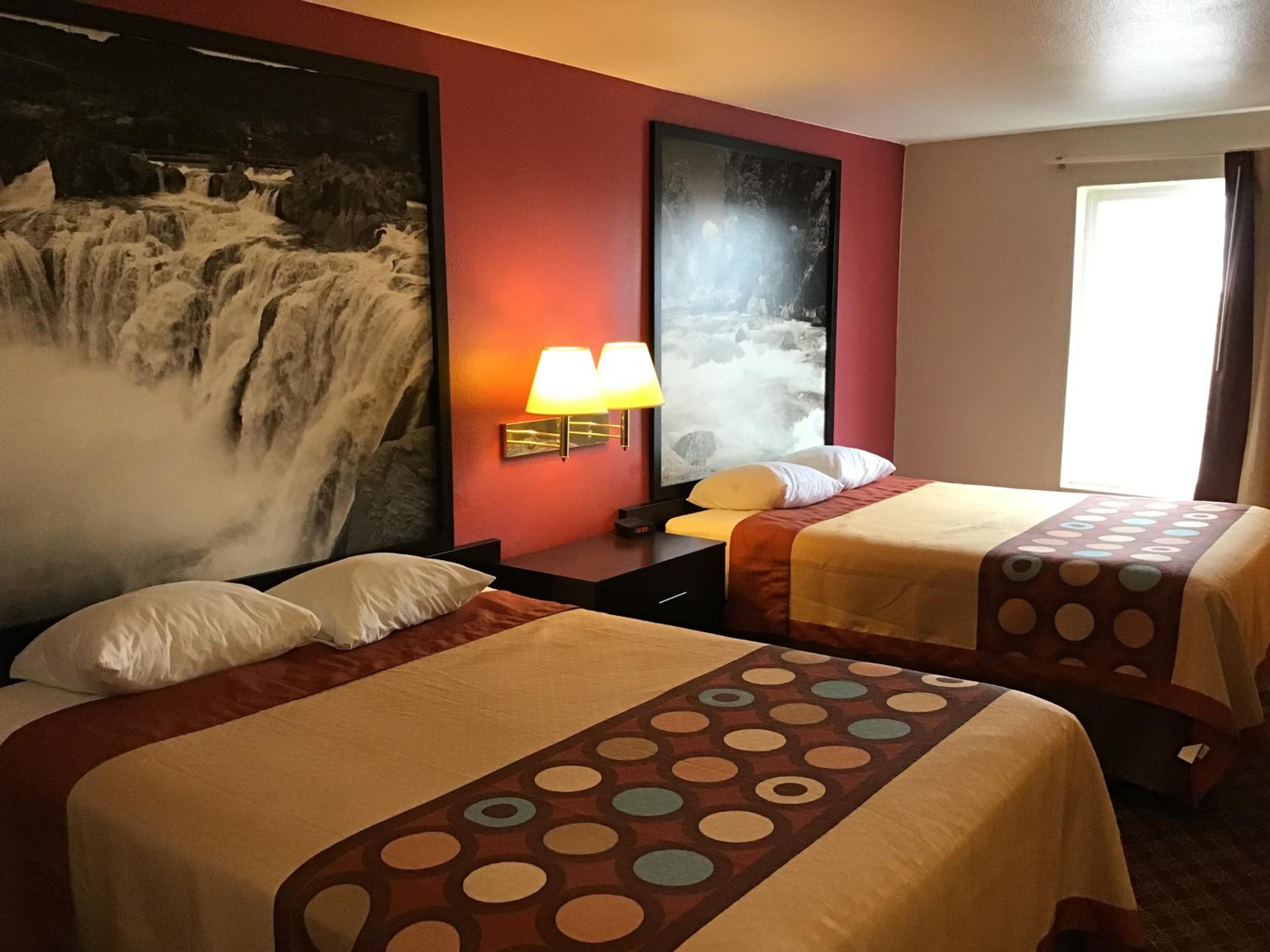 Queen Room with Two Queen Beds - Non-Smoking - Photo 1