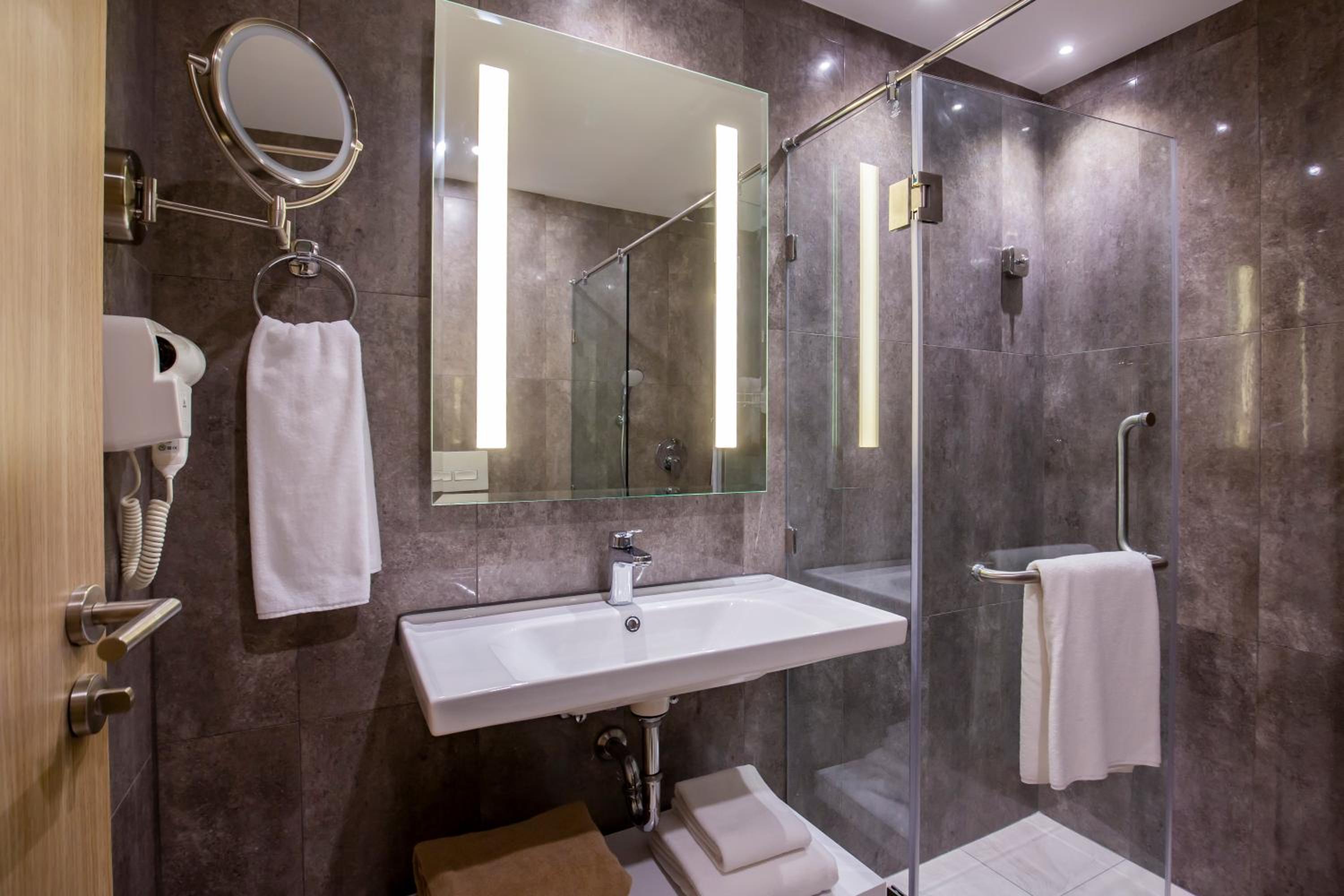 Deluxe Triple Room - Photo 5