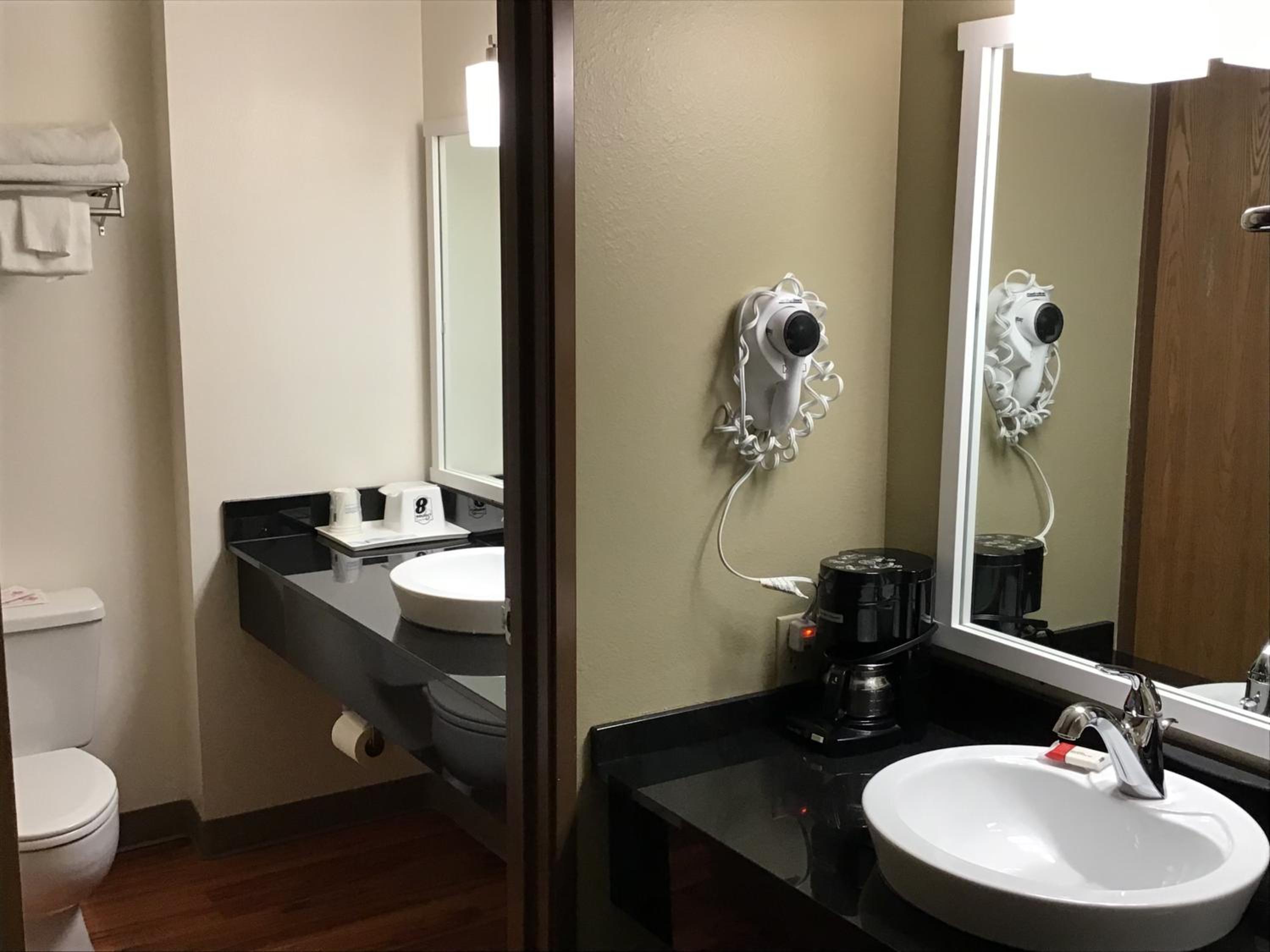 King Room - Non-Smoking photo 3