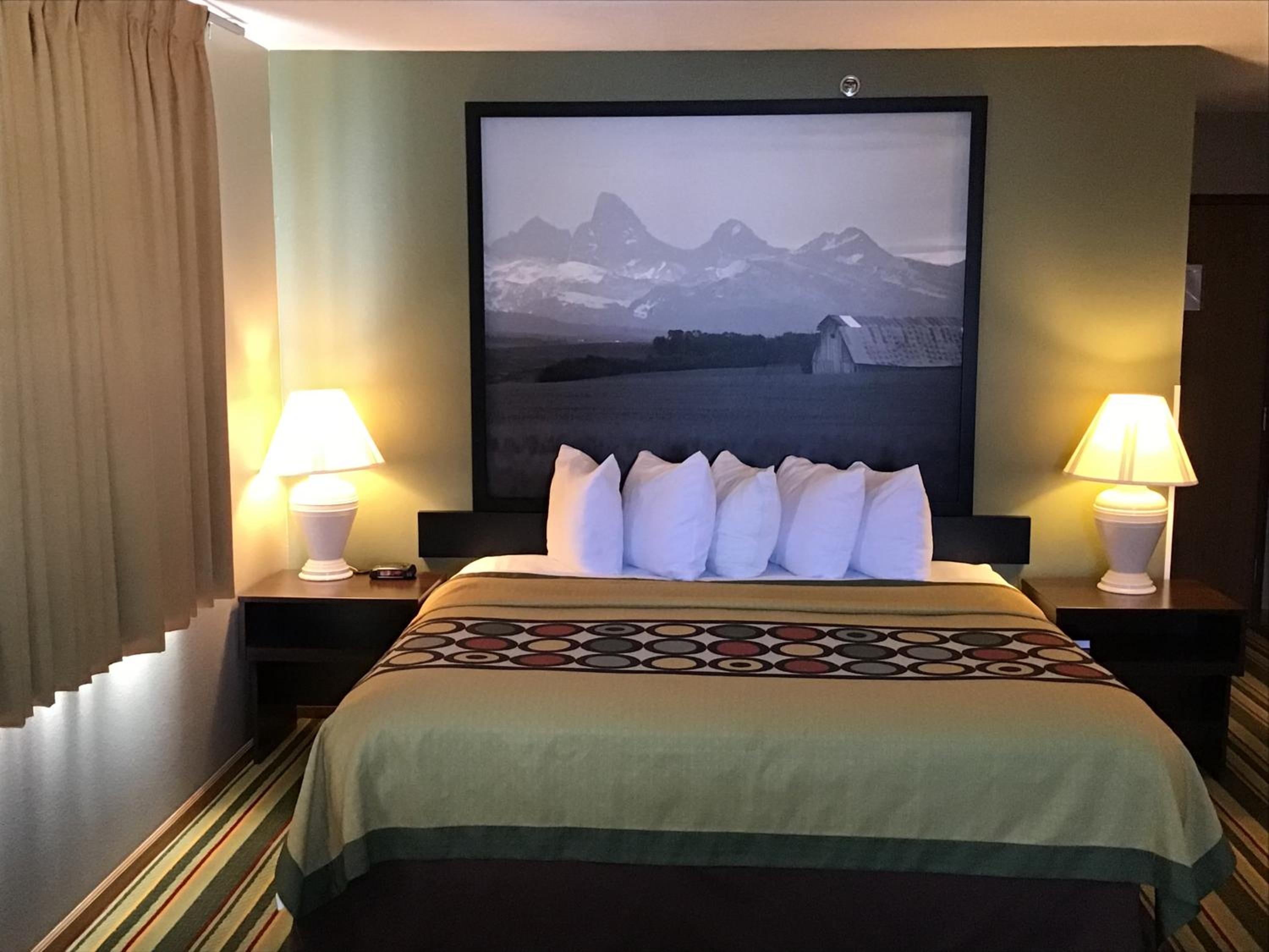 Queen Room with Two Queen Beds - Mobility Access/Non-Smoking photo 1
