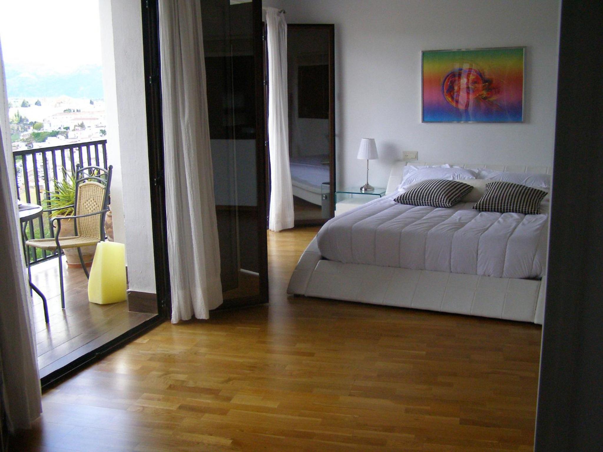 Queen Suite with Spa Bath - Photo 7