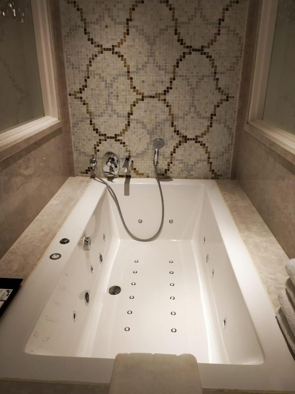 Royal Fragrant Suite with Private Terrace & Mountain view with 10% discount on Spa - Photo 5
