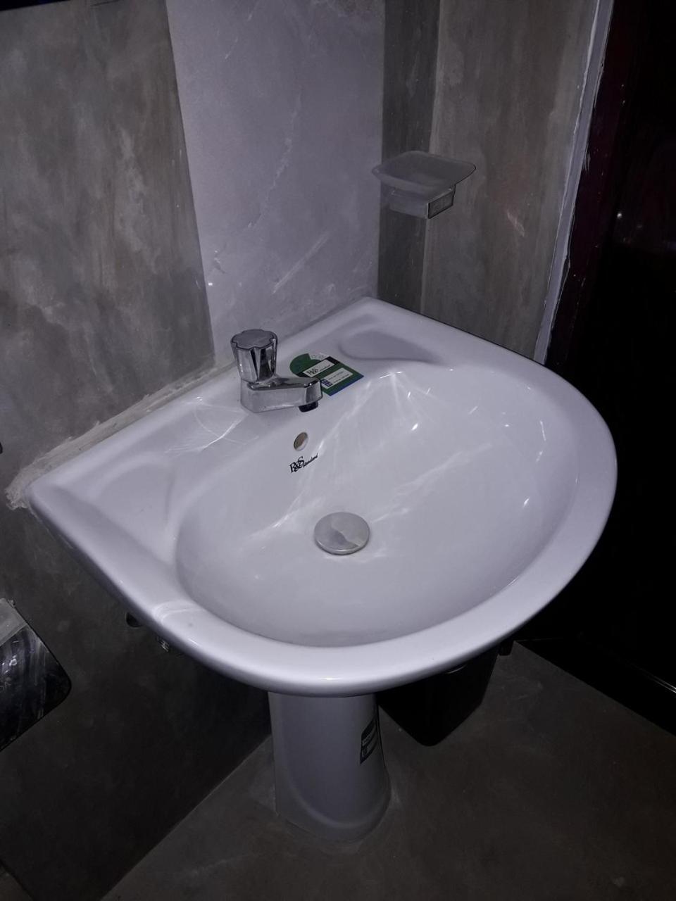 Standard Double Room with Fan - Photo 2