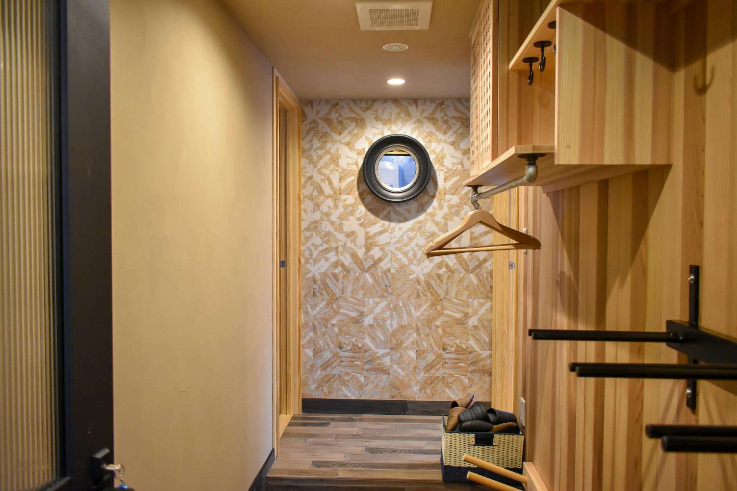 Studio Apartment - Photo 8