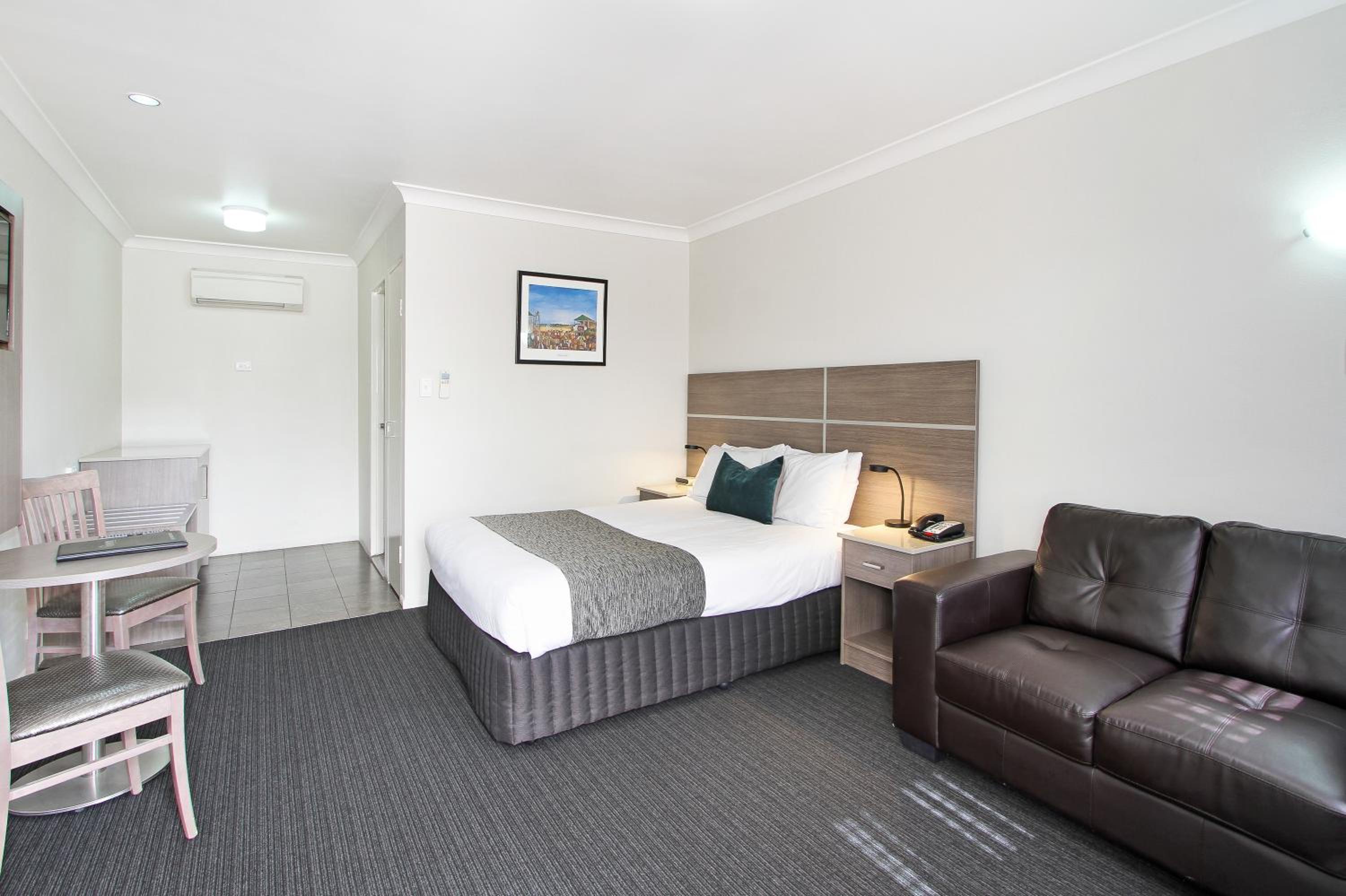 Deluxe Queen Suite - Ground Floor