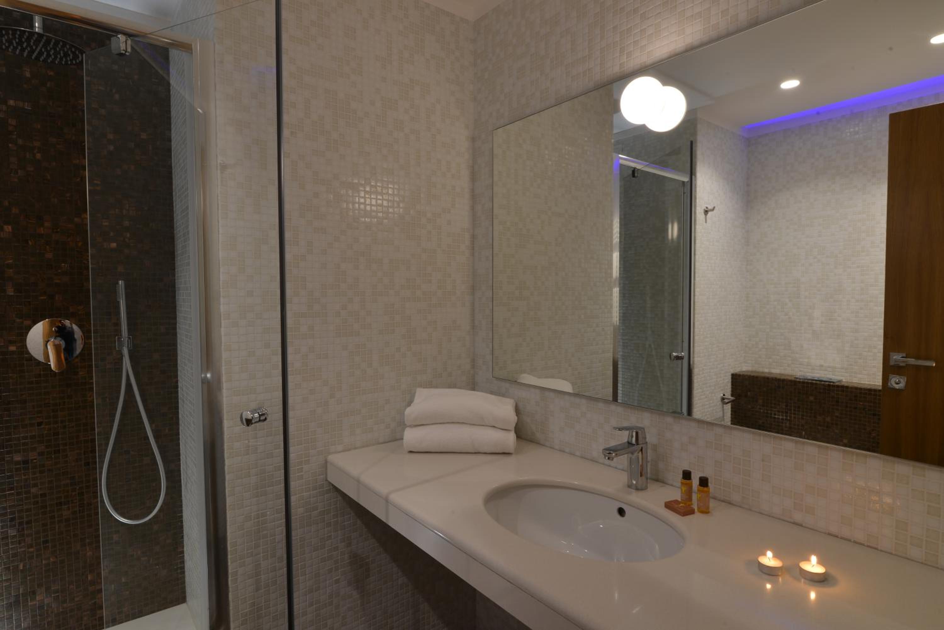 Double Room - Photo 2