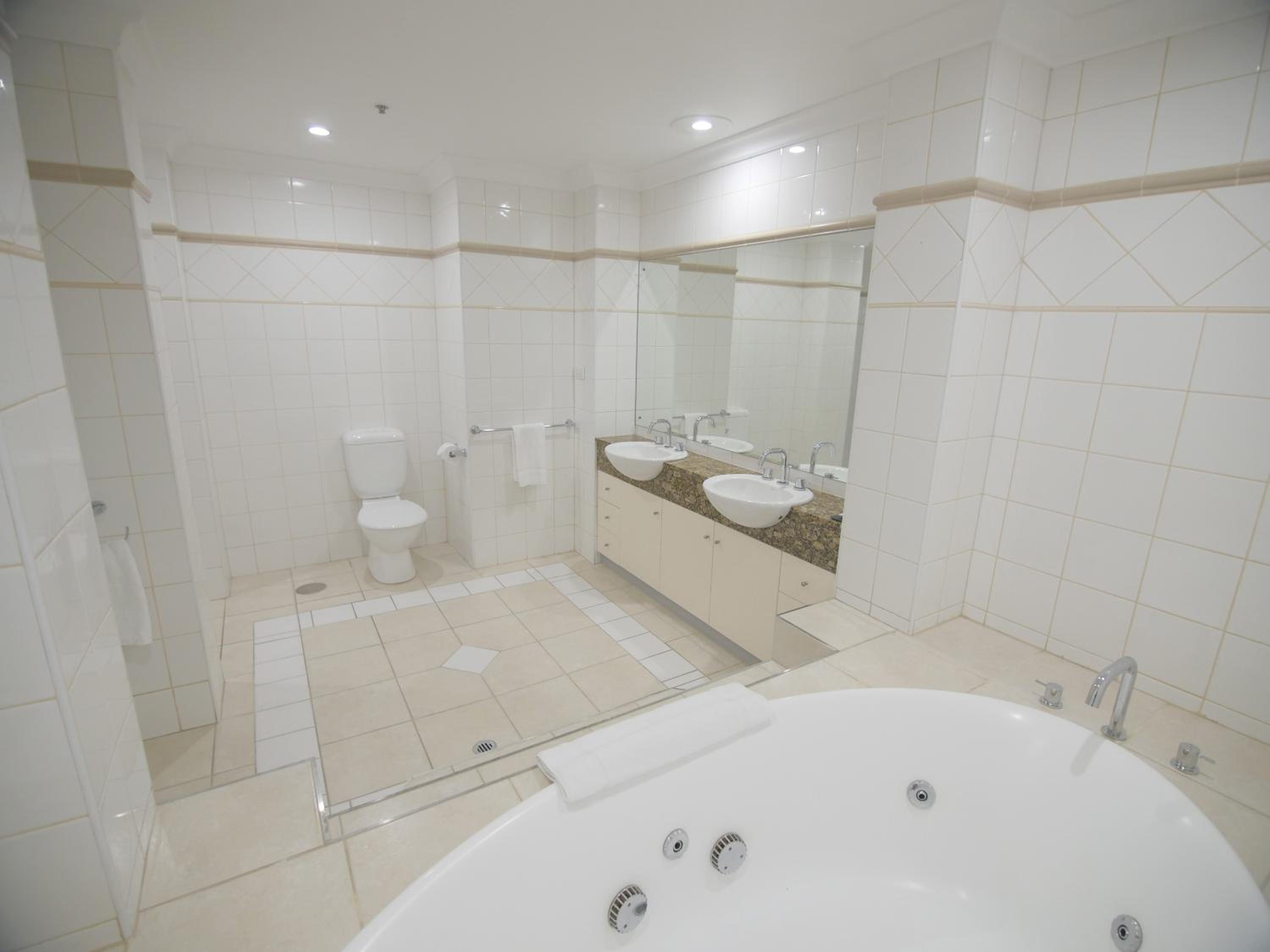 One Bedroom with Spa Bath thumbnail 6