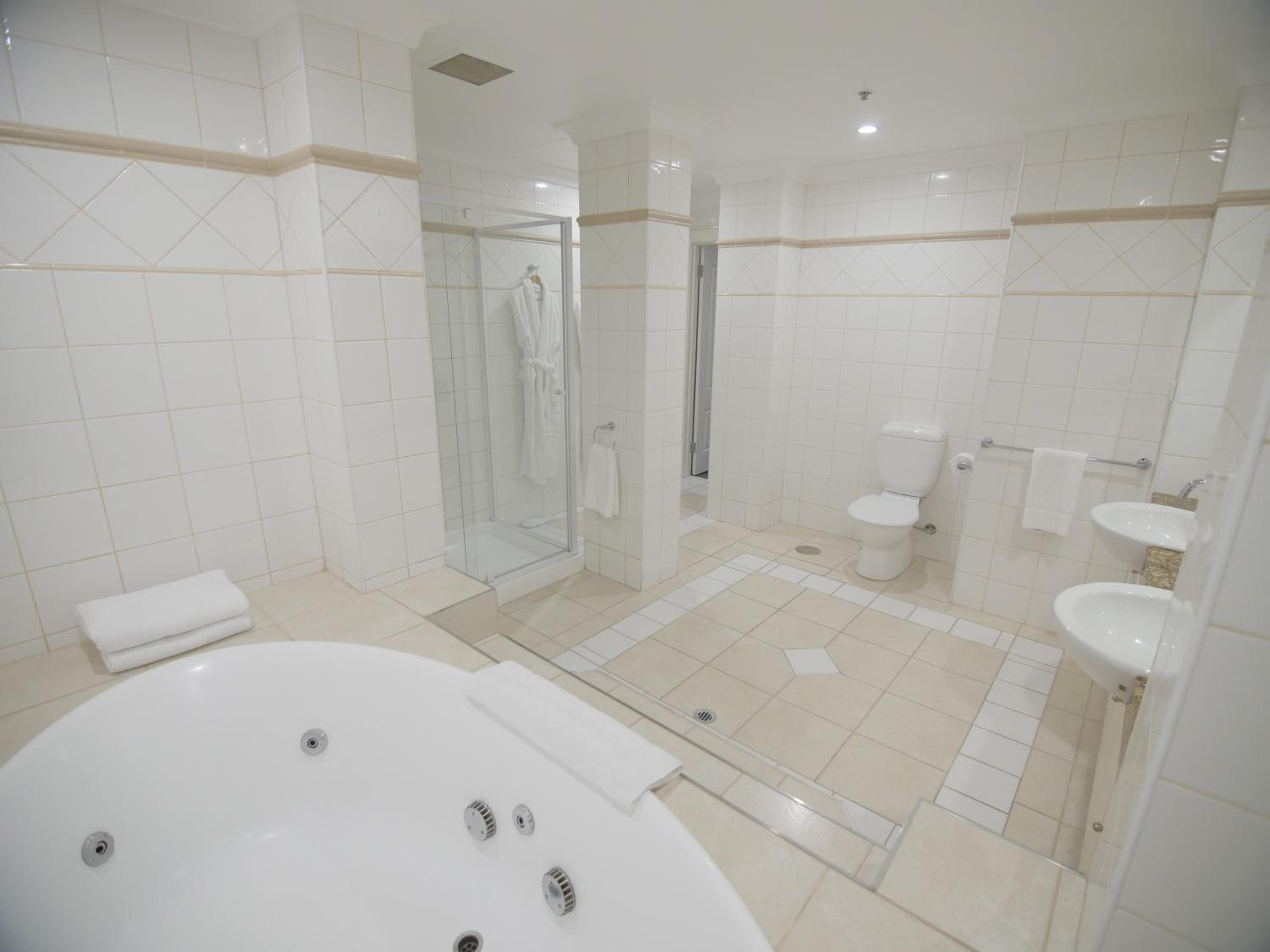 One Bedroom with Spa Bath thumbnail 6