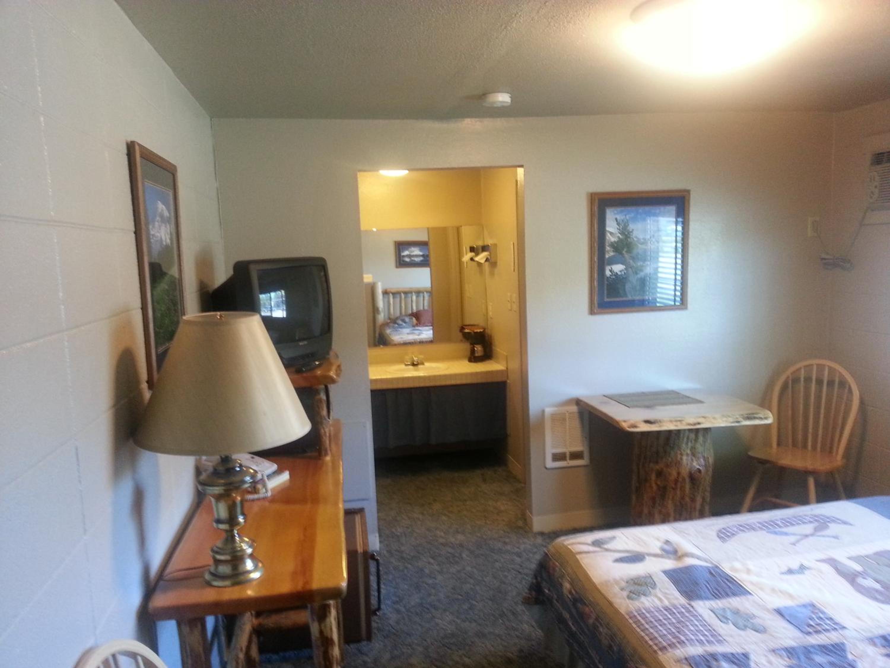 Queen Room photo 2