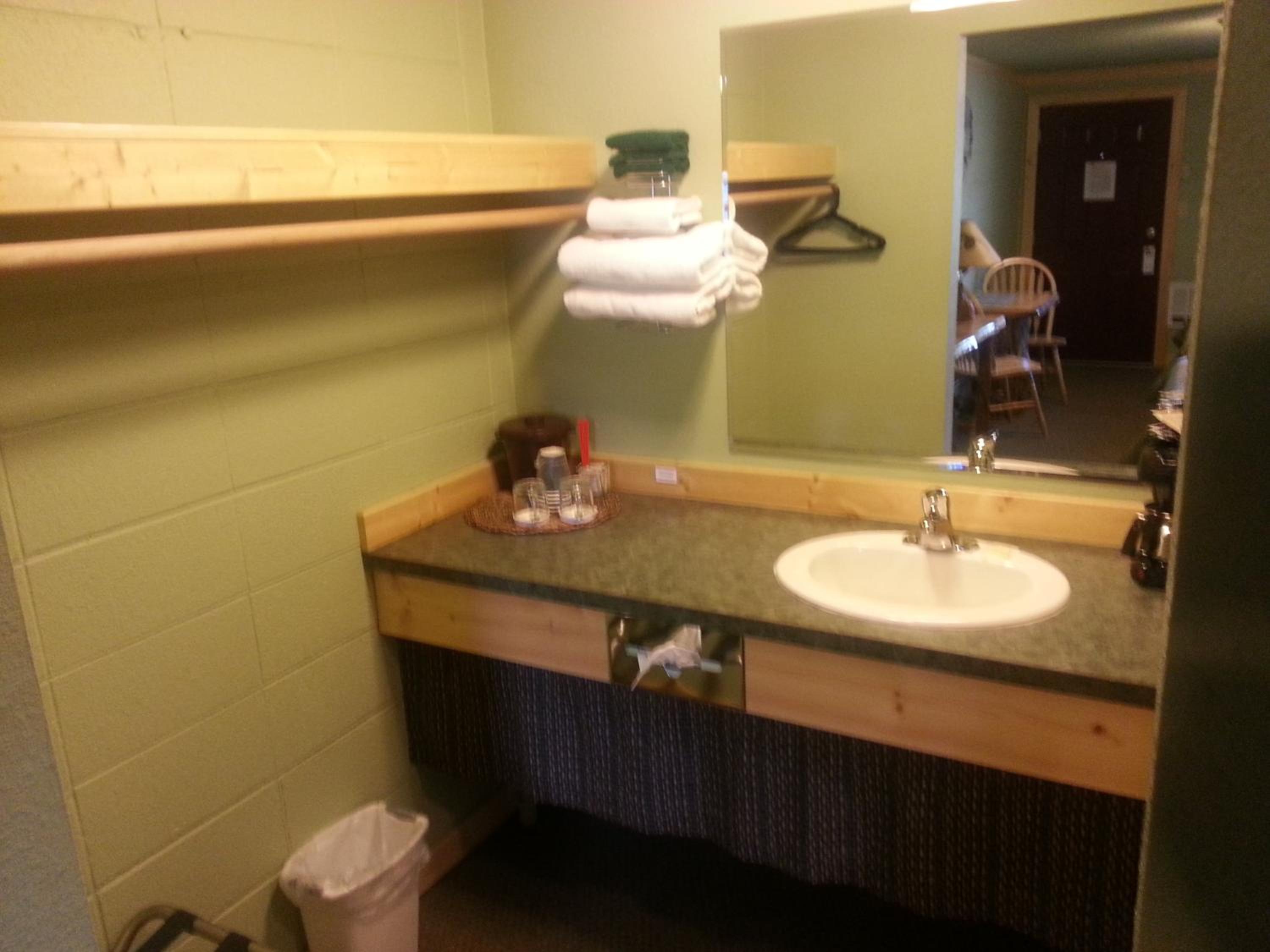 Queen Room with Two Queen Beds photo 2