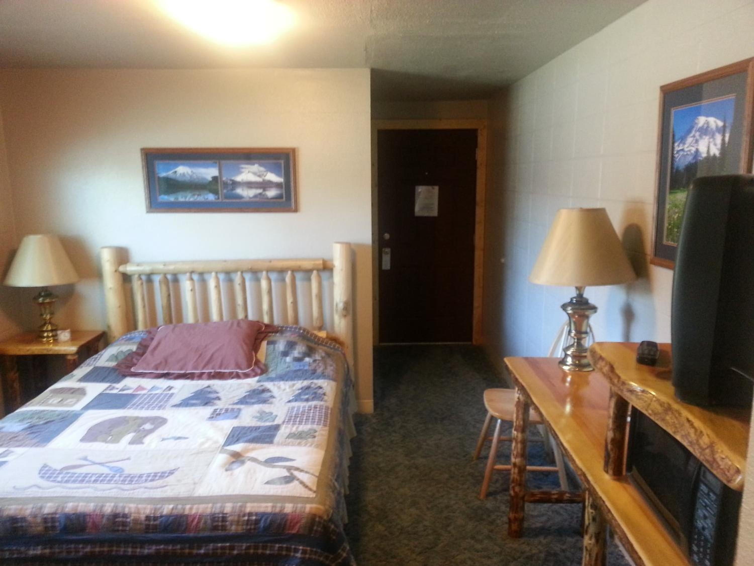 Queen Room photo 1
