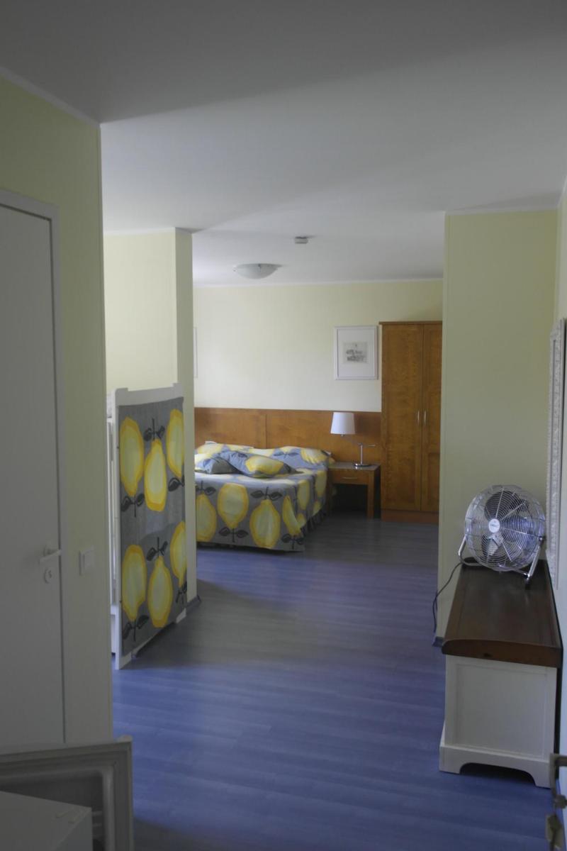 Family Room - Photo 6