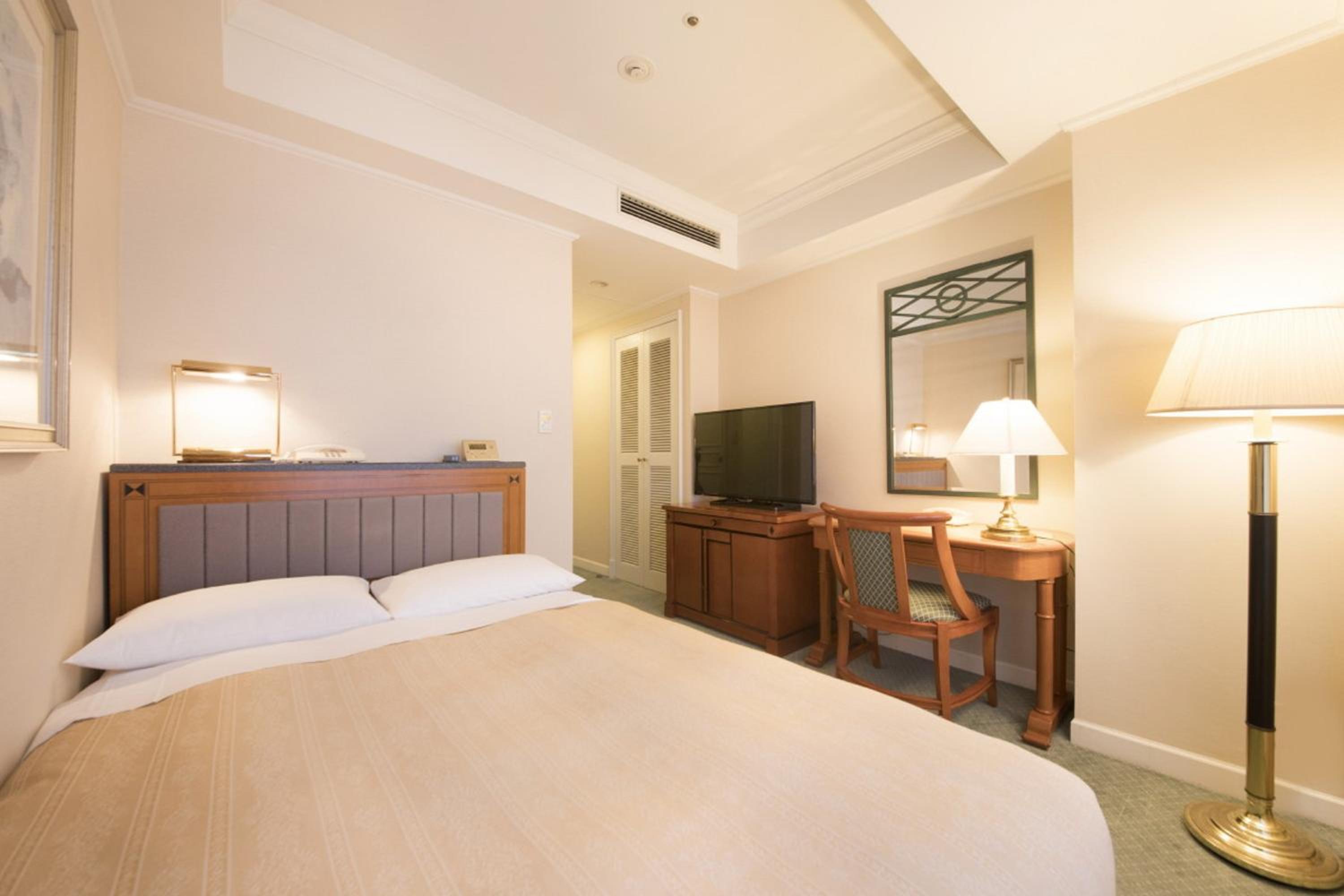 Early Check Out 9 Am - Small Single Room - Smoking - Lower Floor (2 Adult)