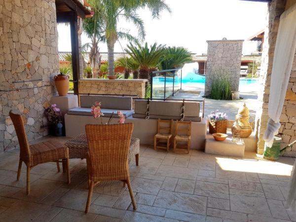 Double Room with Pool View photo 3