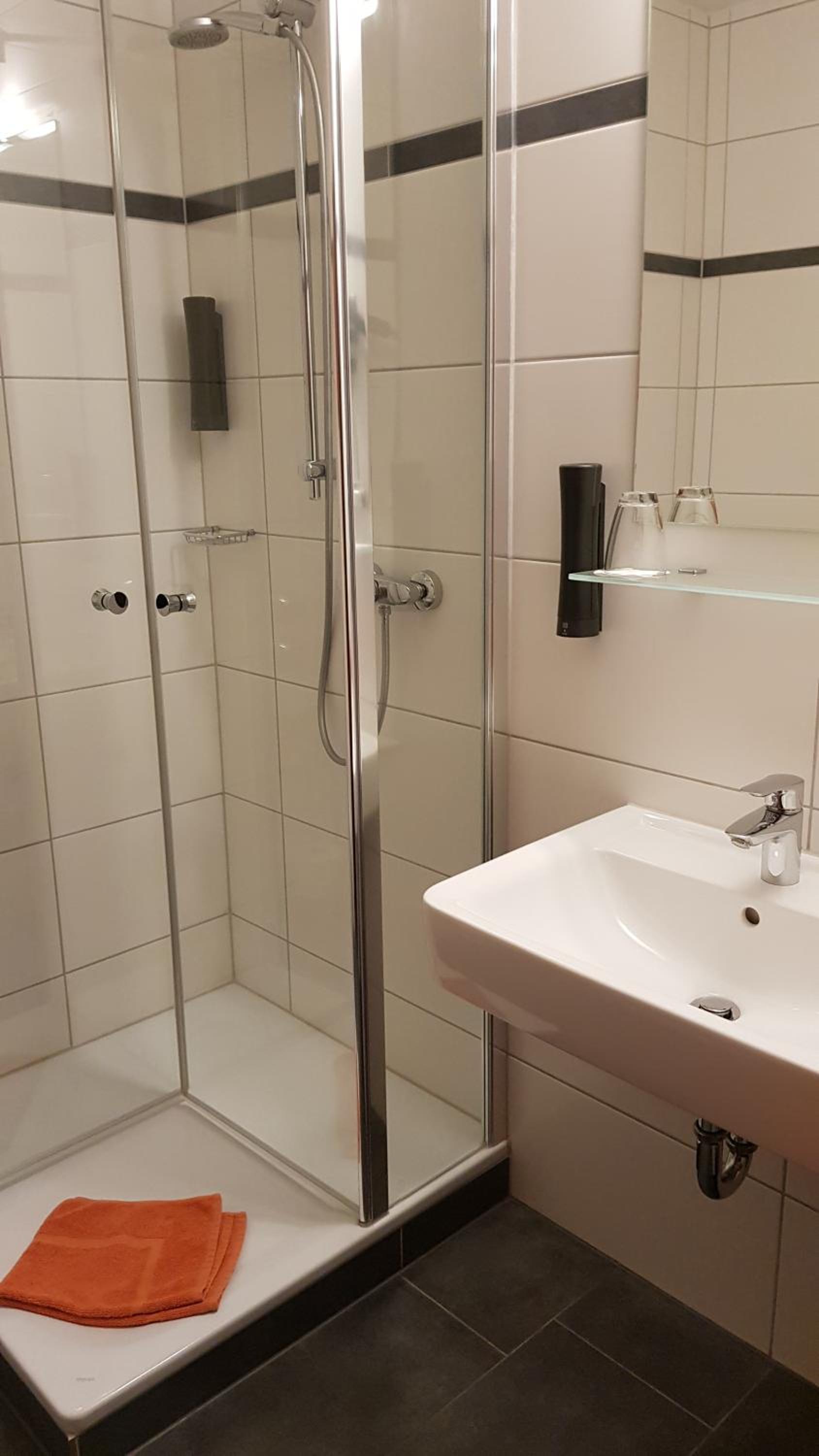 Double Room (1-2 people non-smoking) - Photo 3