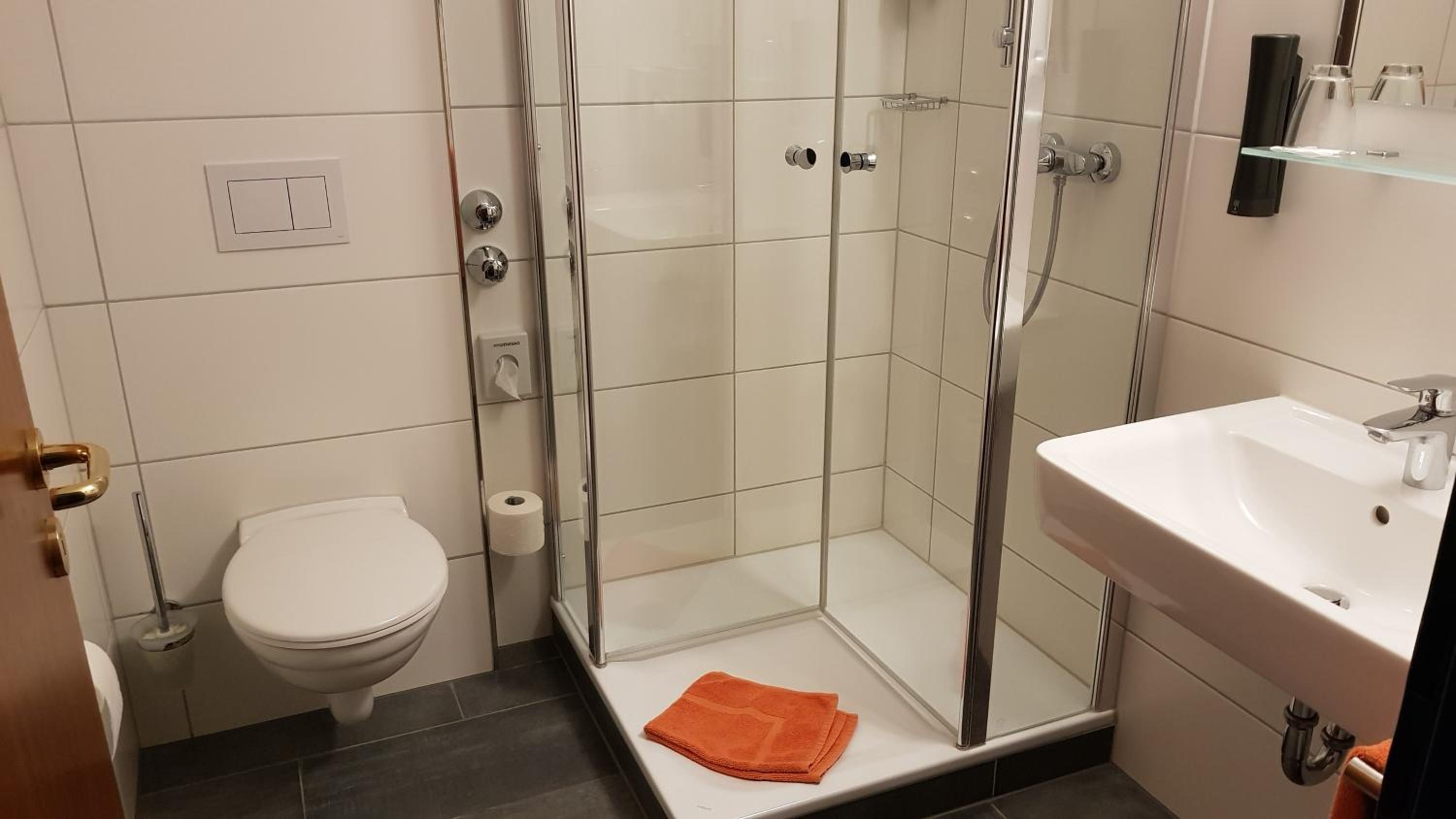 Double Room (1-2 people non-smoking) - Photo 4