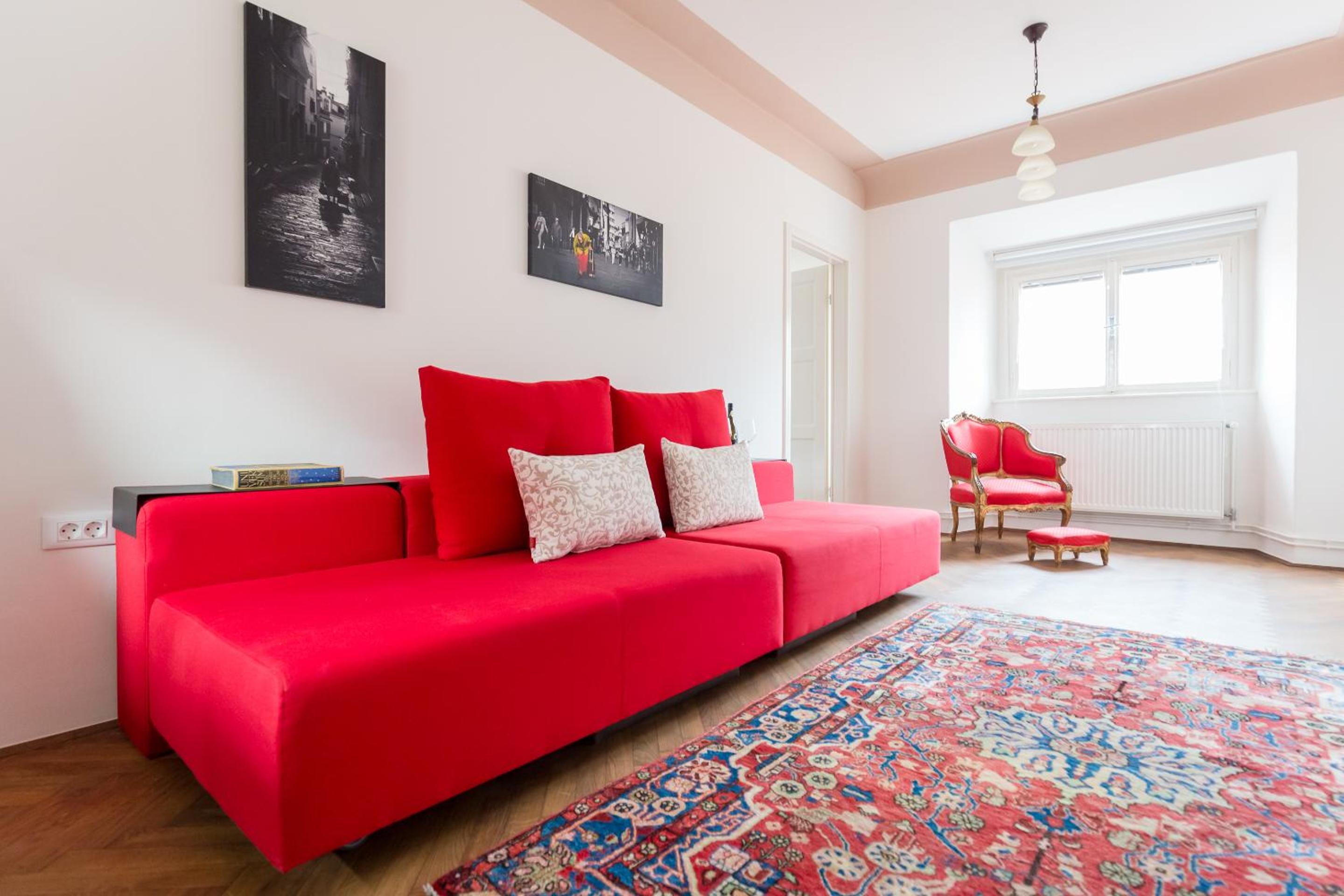 Deluxe Two-Bedroom Apartment with Landmark View
