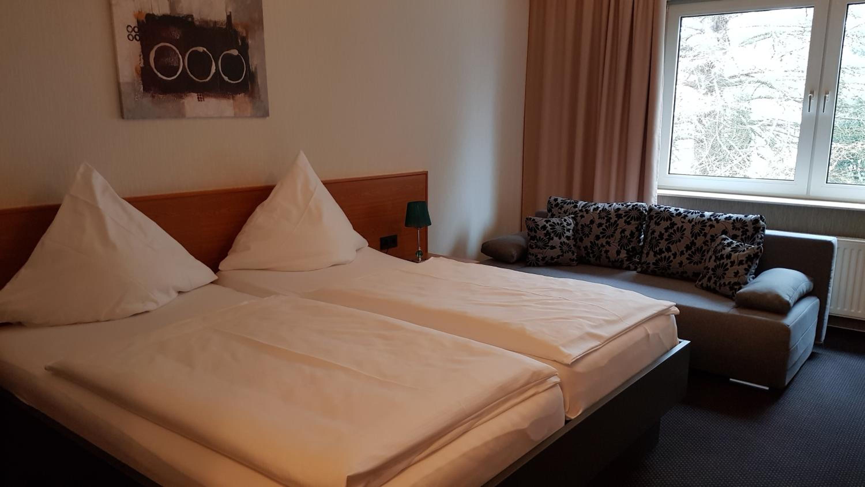 Double Room (1-2 people non-smoking) - Photo 2