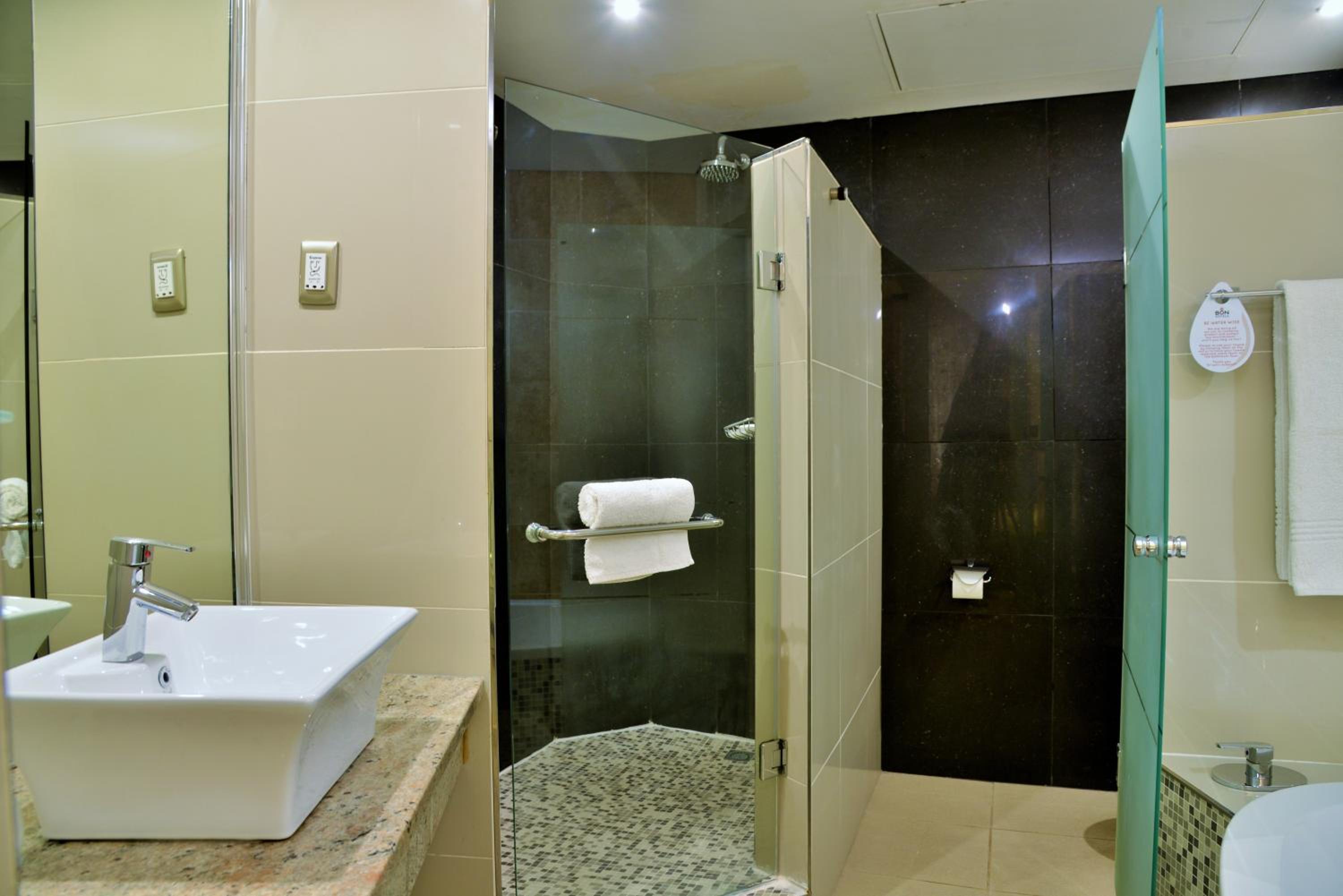 Standard Double or Twin Room - Photo 5