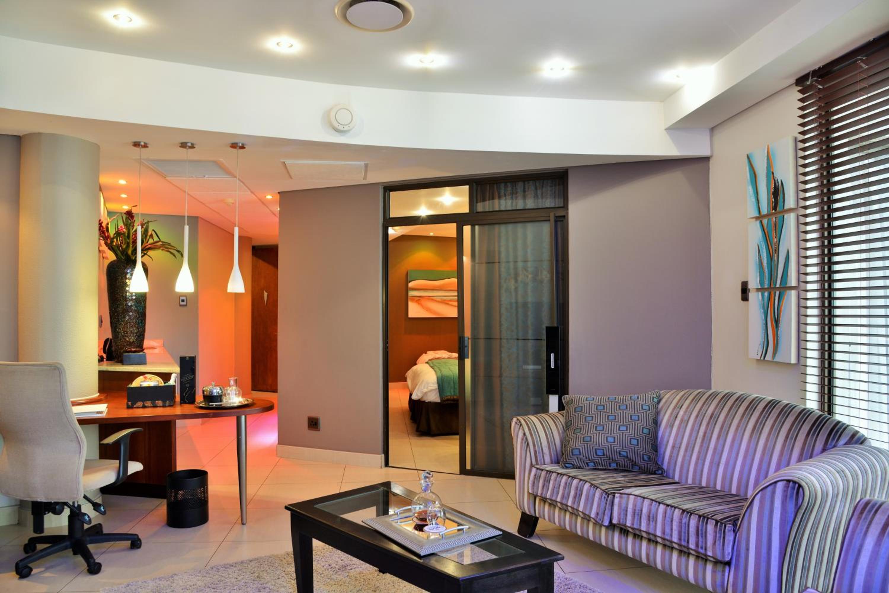 Two-Bedroom Suite - Photo 4