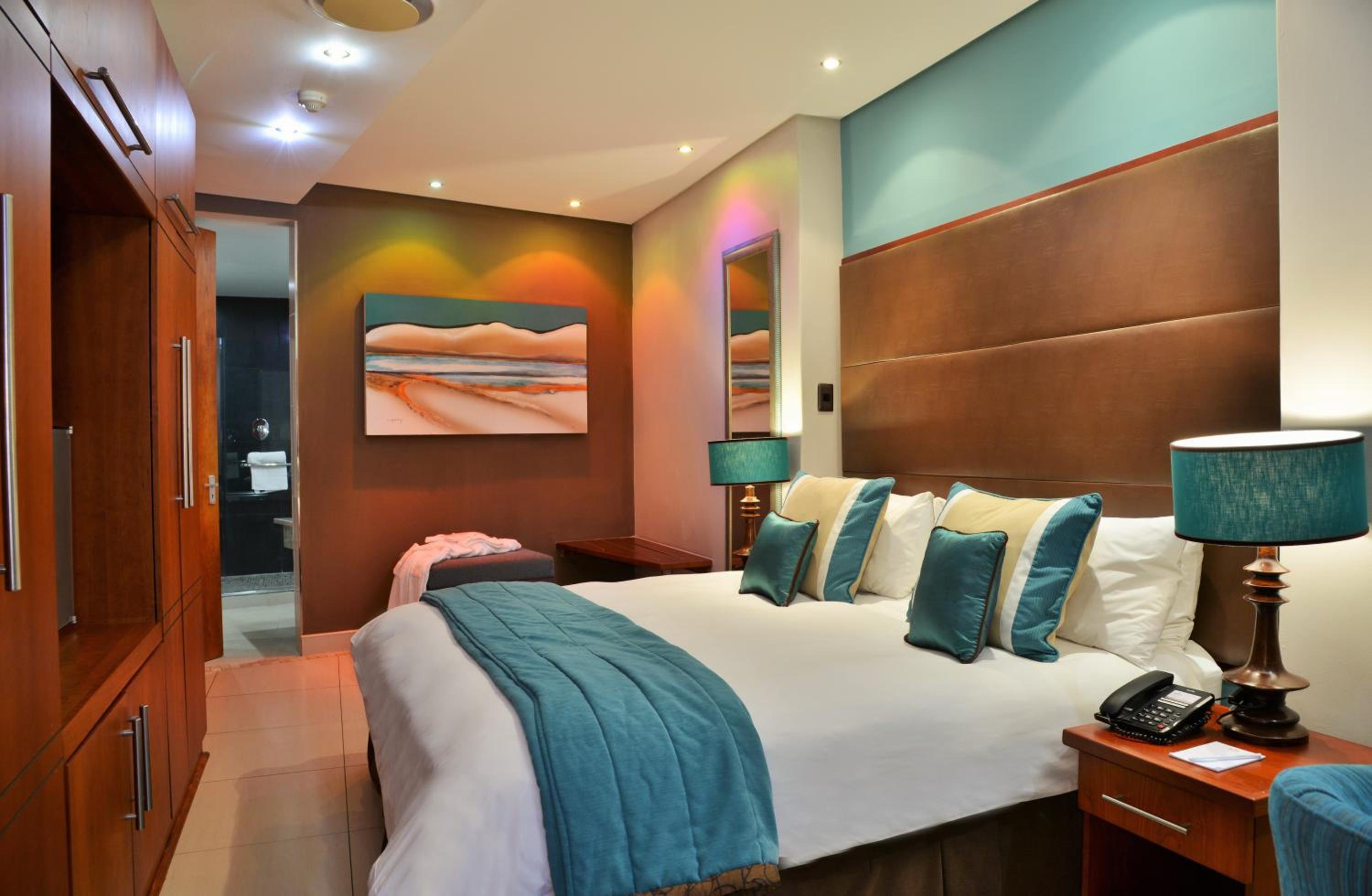 Two-Bedroom Suite - Photo 3