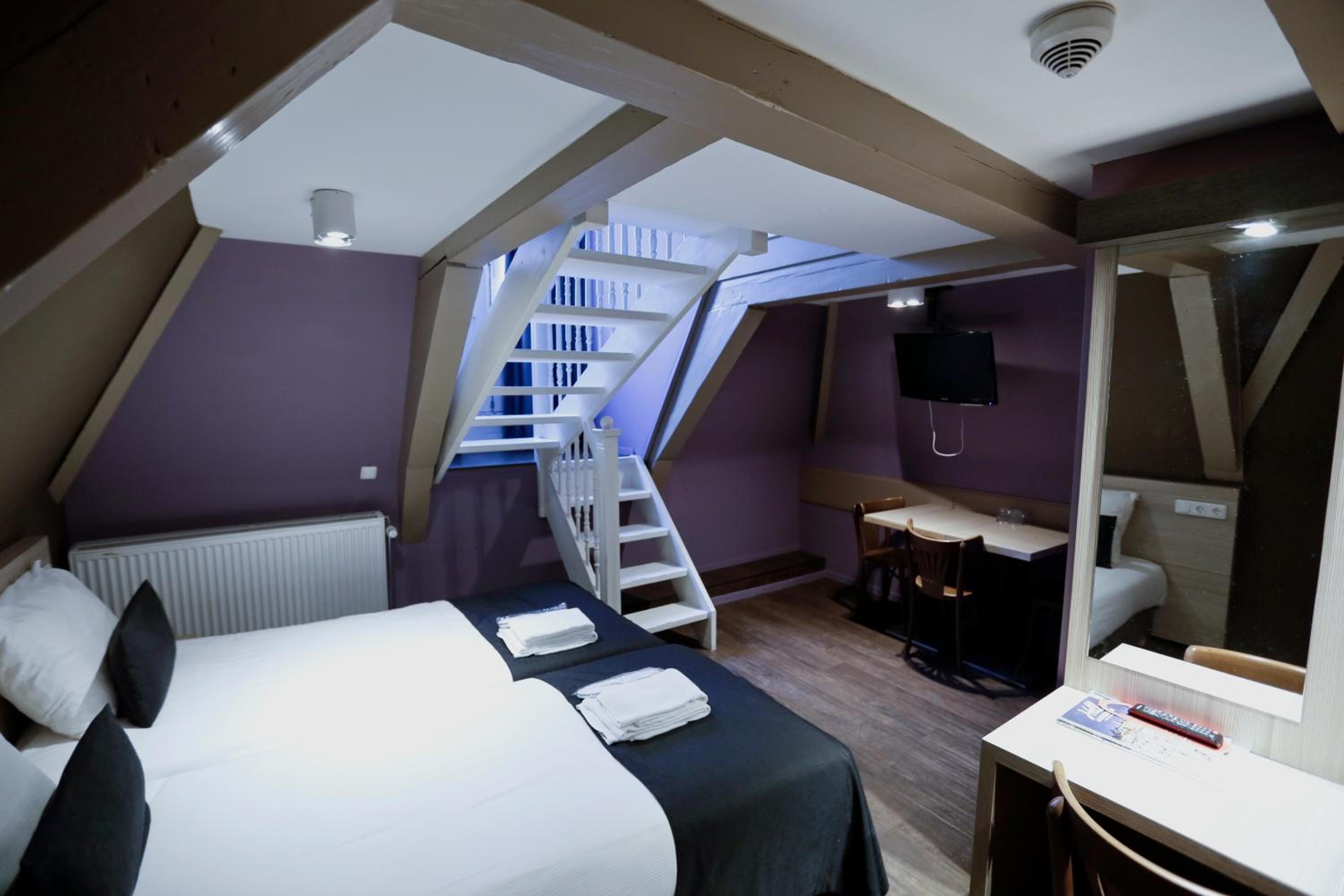 Quadruple Room thumbnail 5