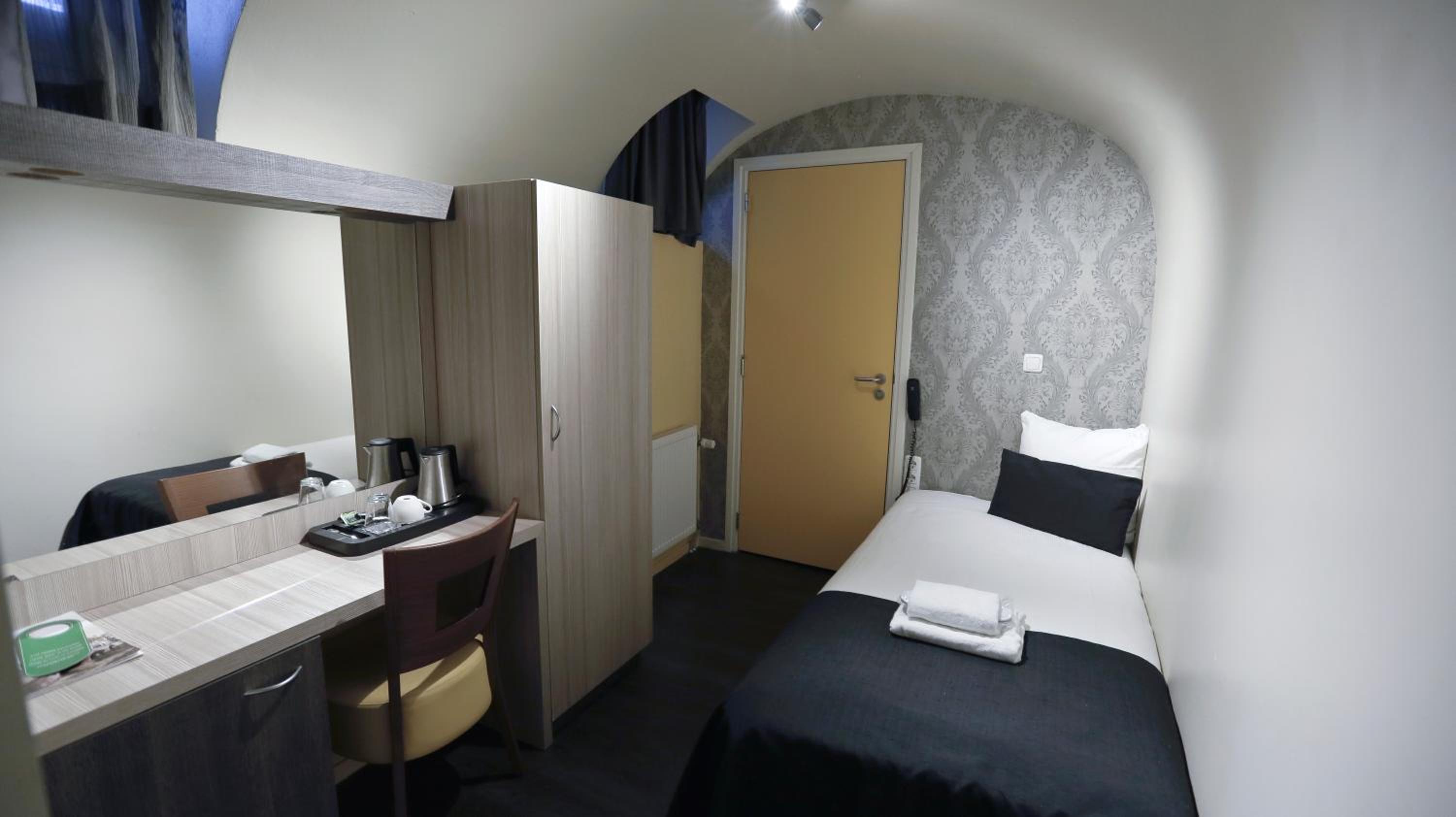 Small Single Room thumbnail 5