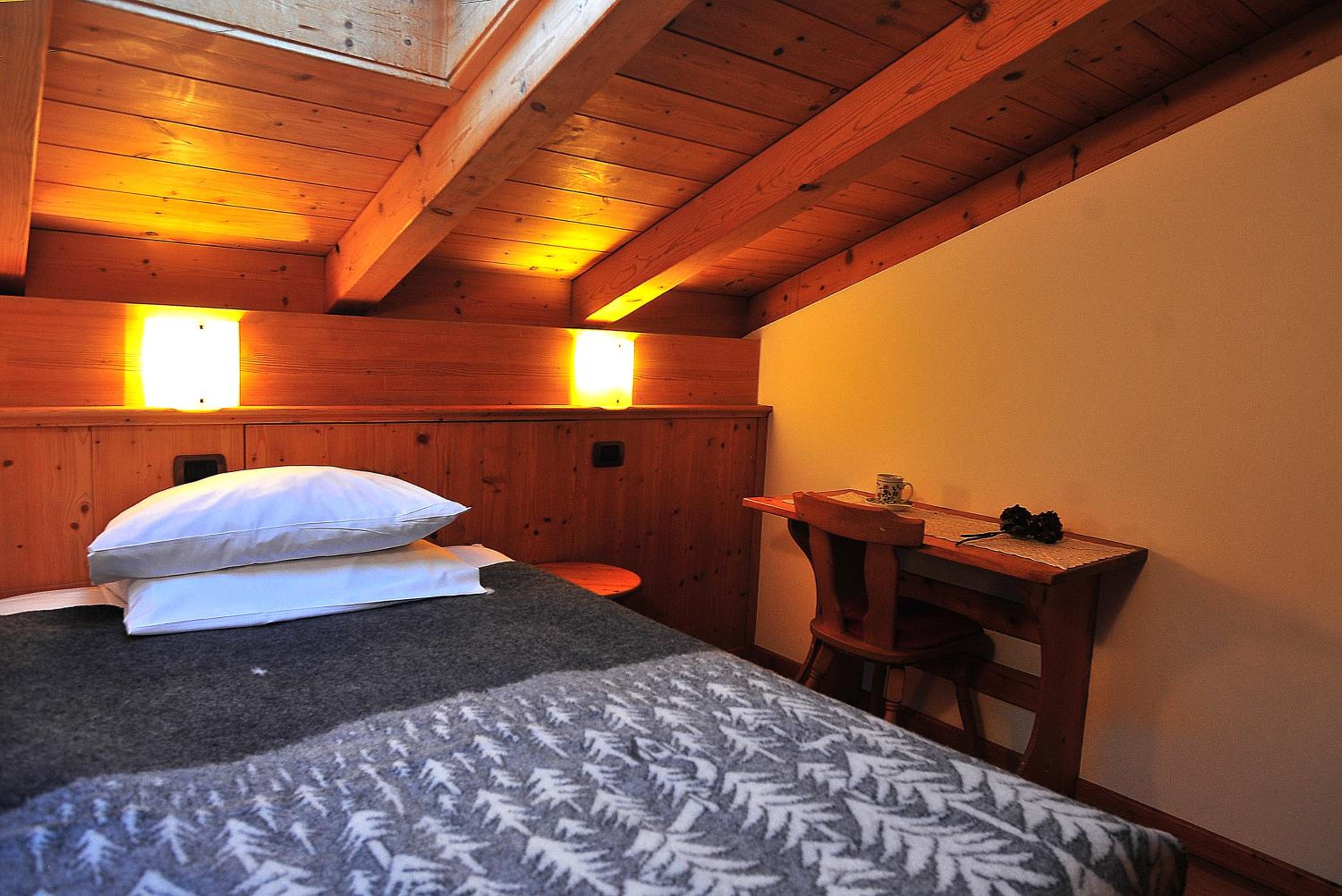 Small Single Room photo 2