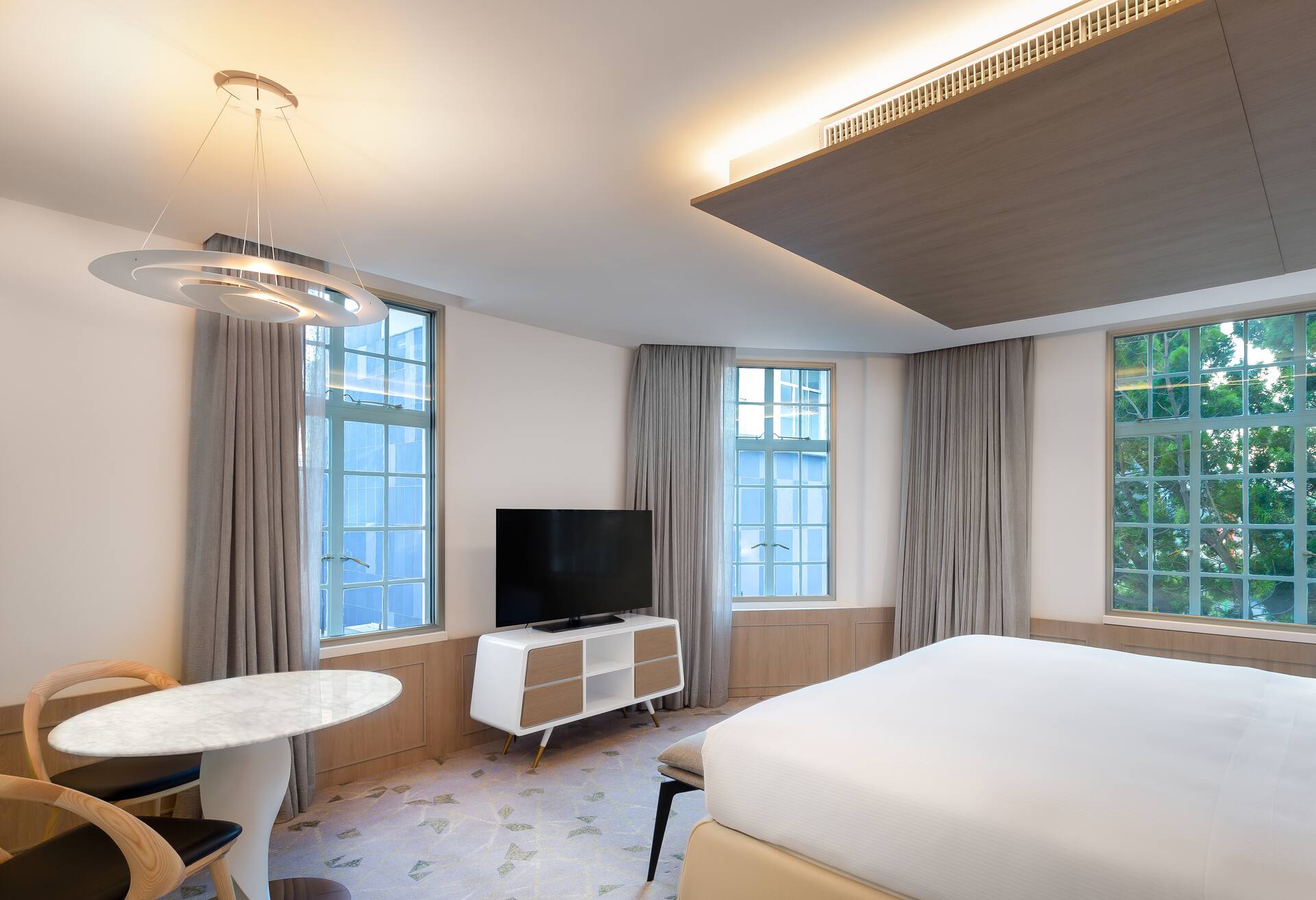 1 King Bed Corner Room photo 3