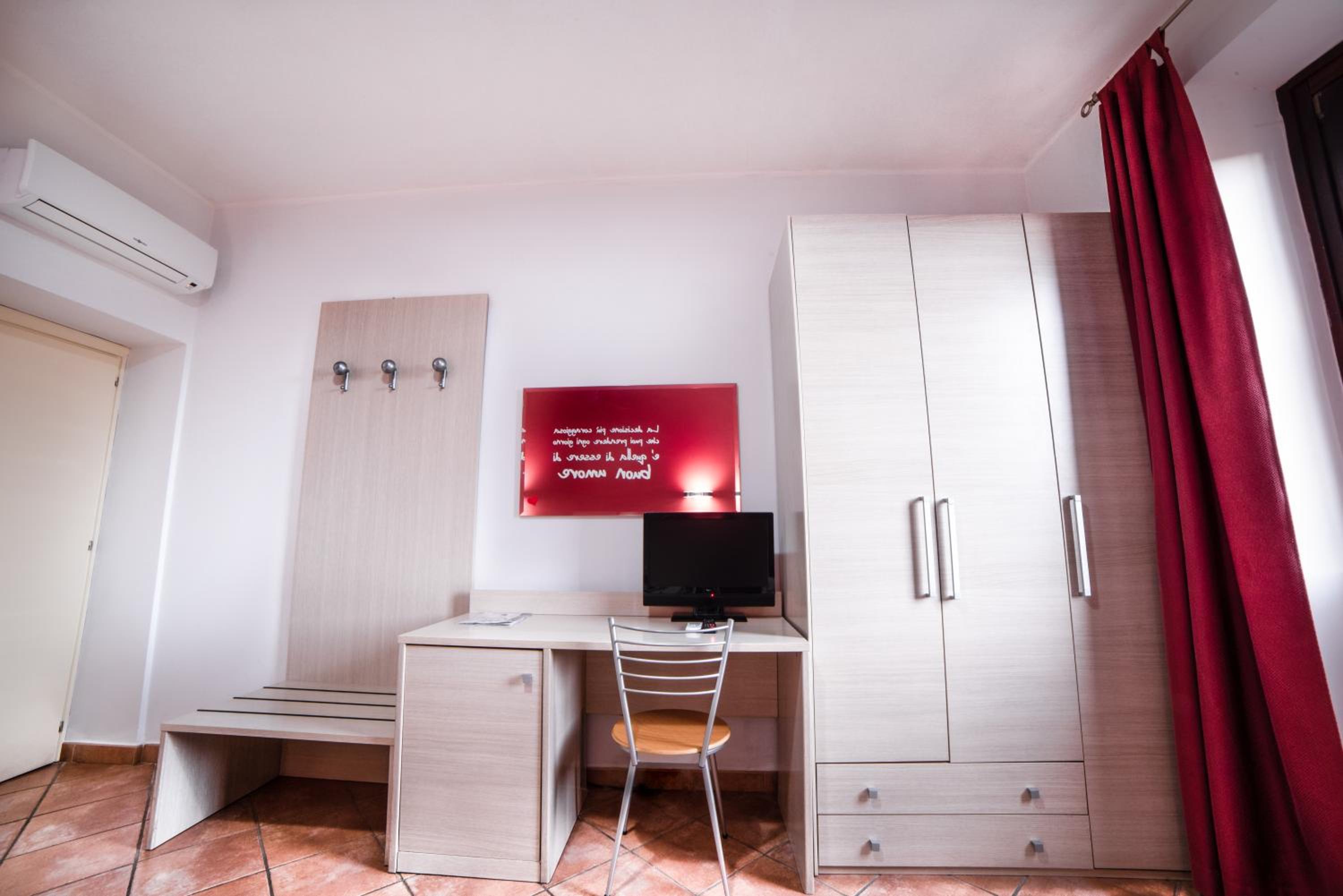 Triple Room - Photo 6