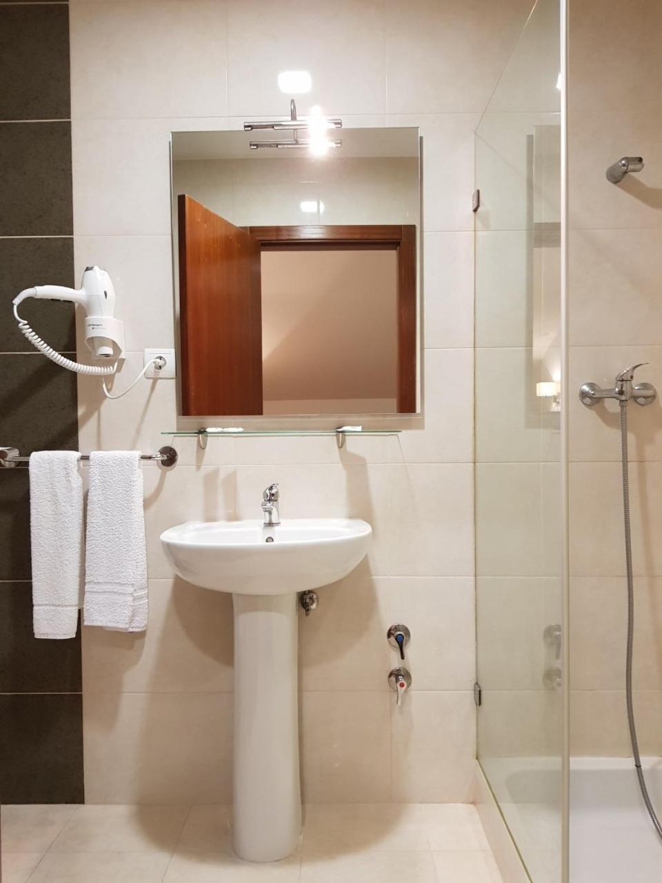 Double or Twin Room photo 3