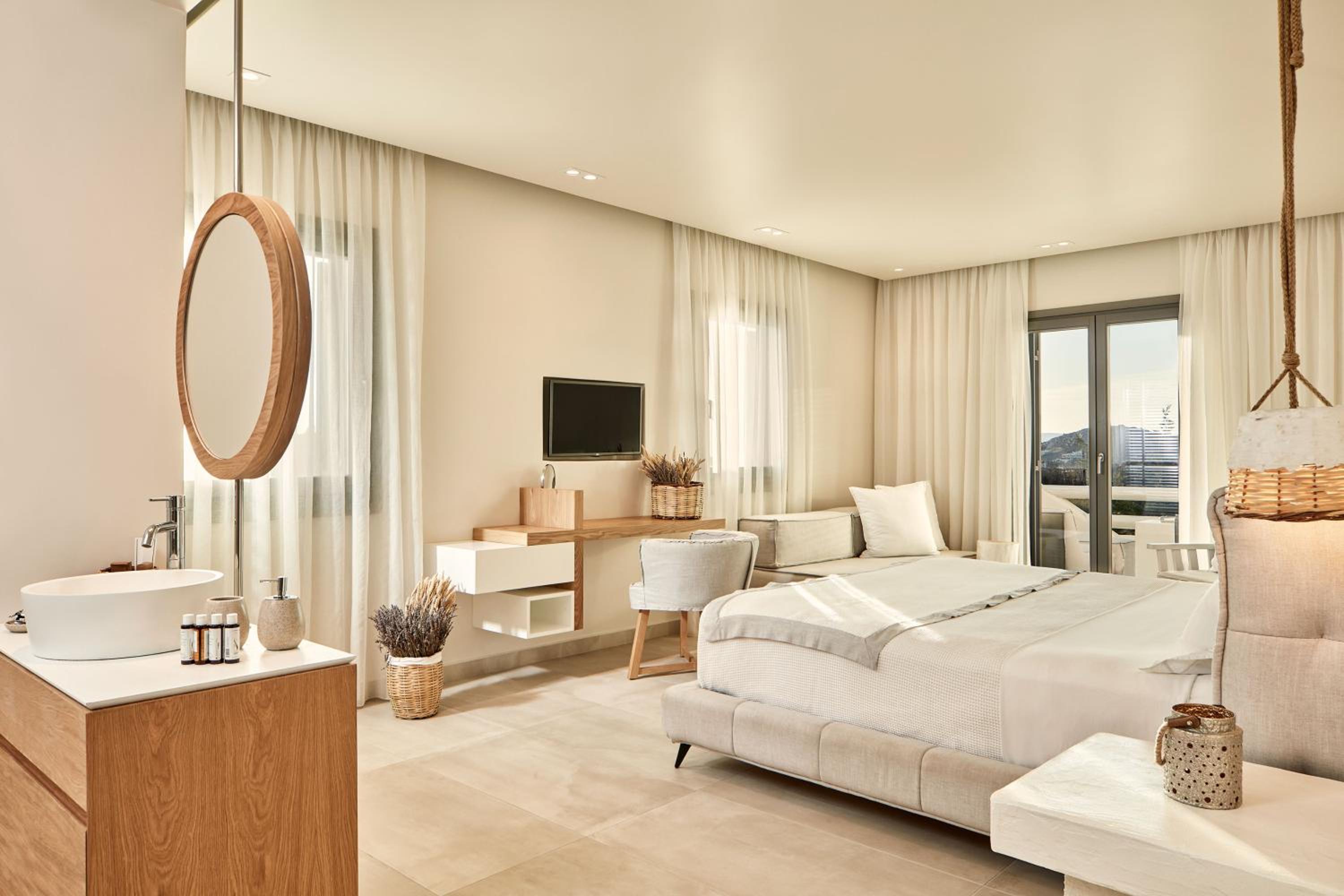  Family Connecting Partial Sea View Suite with 2 Private Hot Tubs and Private Garden 80sq.m photo 3
