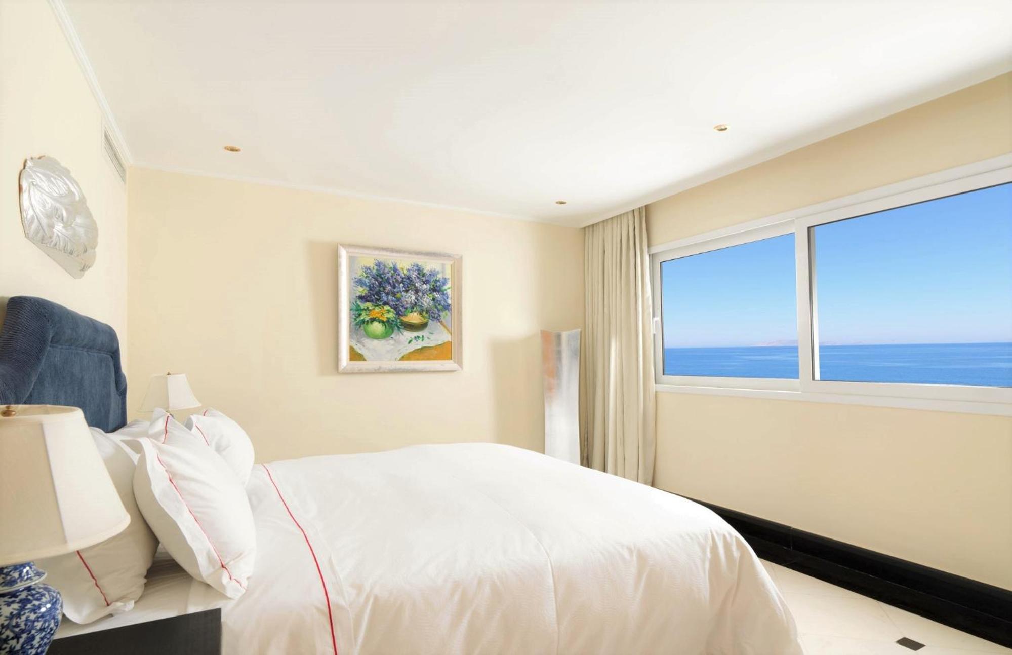 Exclusive Three-Bedroom Maisonette Individual Pool - Photo 4