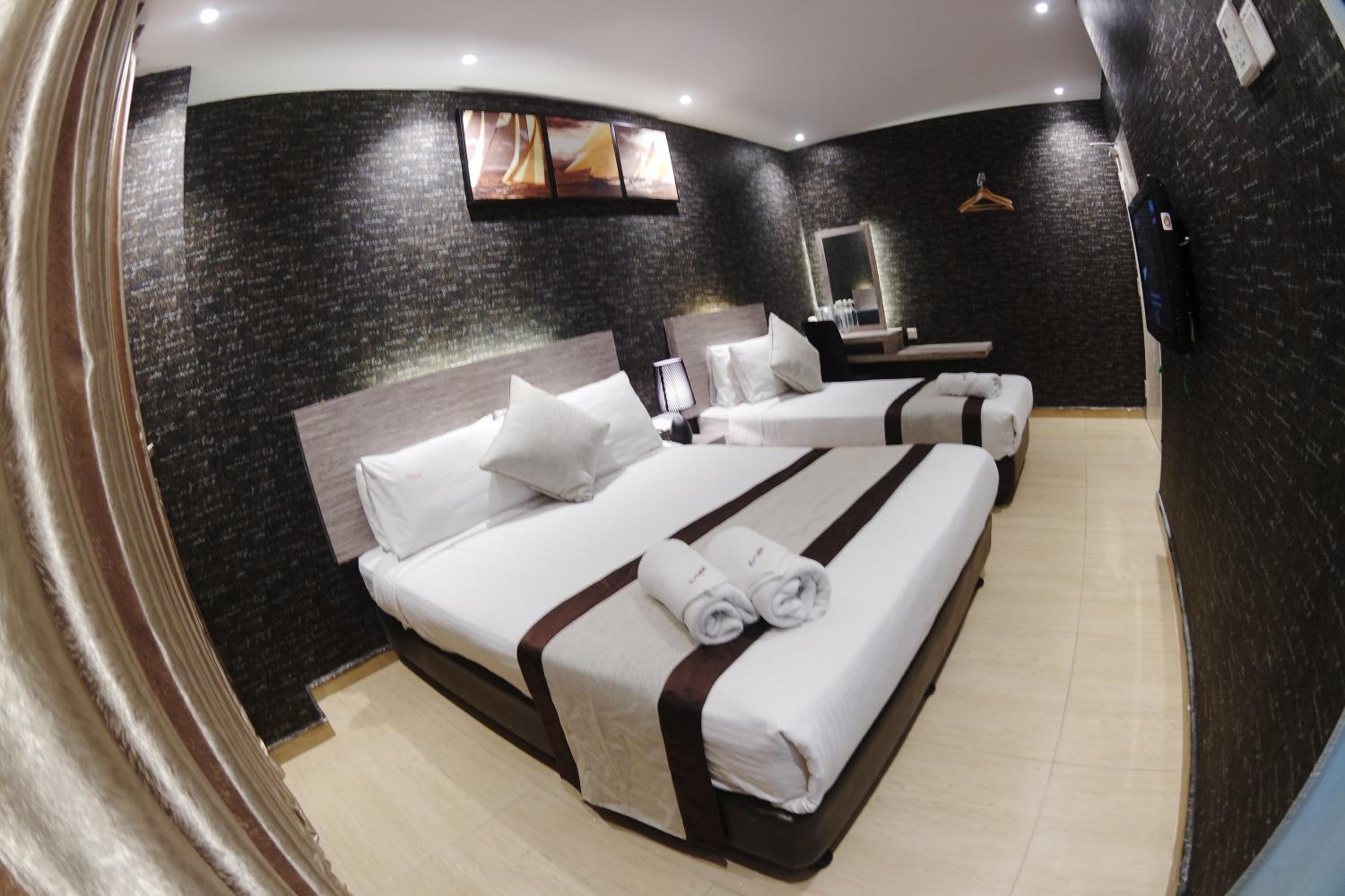 Deluxe Family Room
