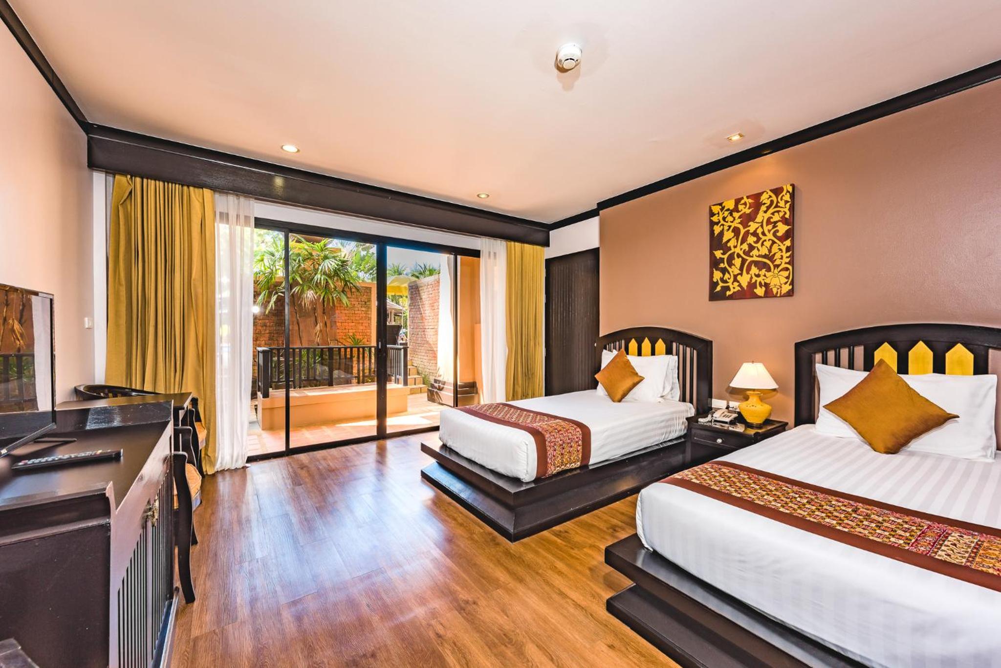 Pool Side Room - Photo 5