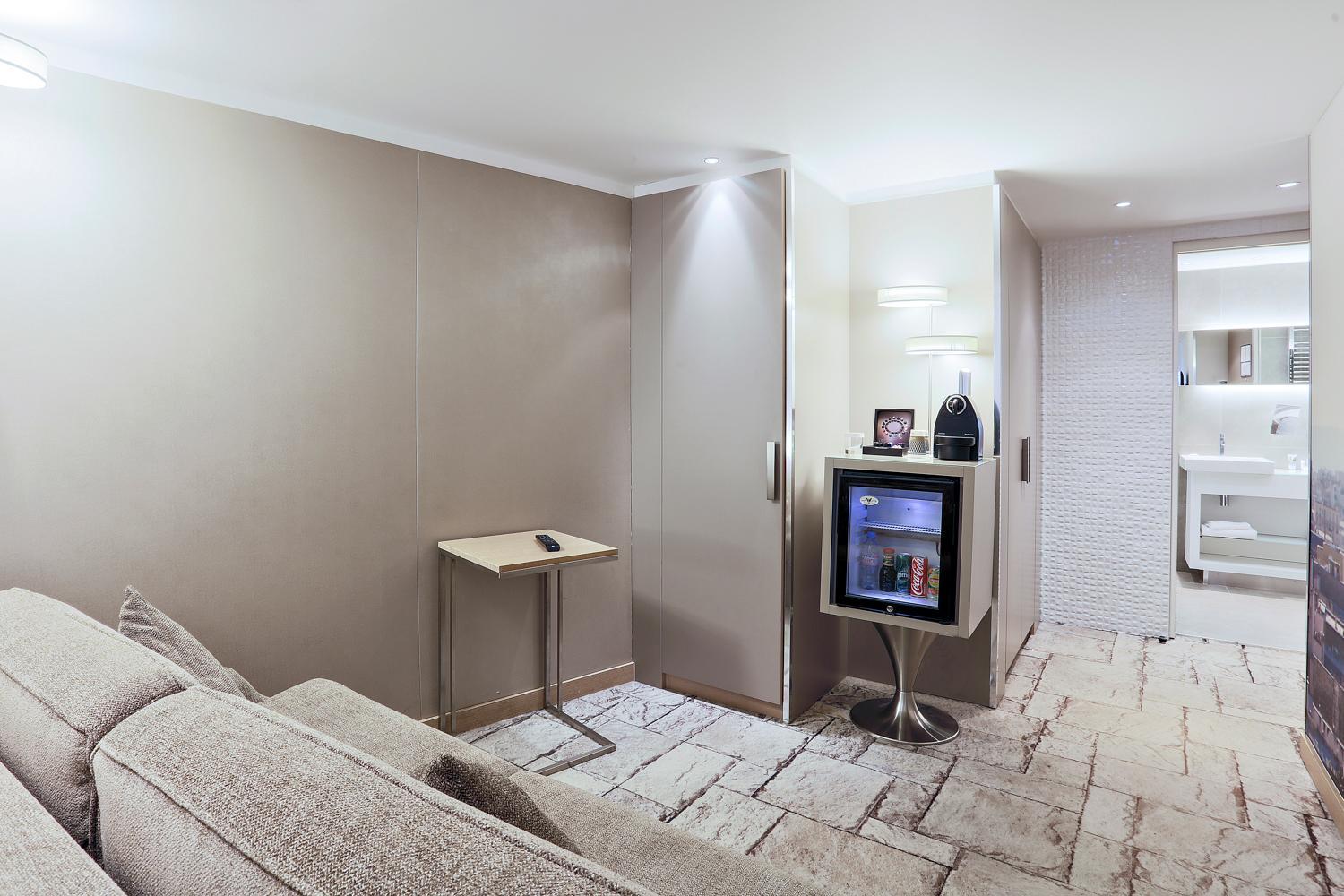 King Suite with Sofa Bed photo 2