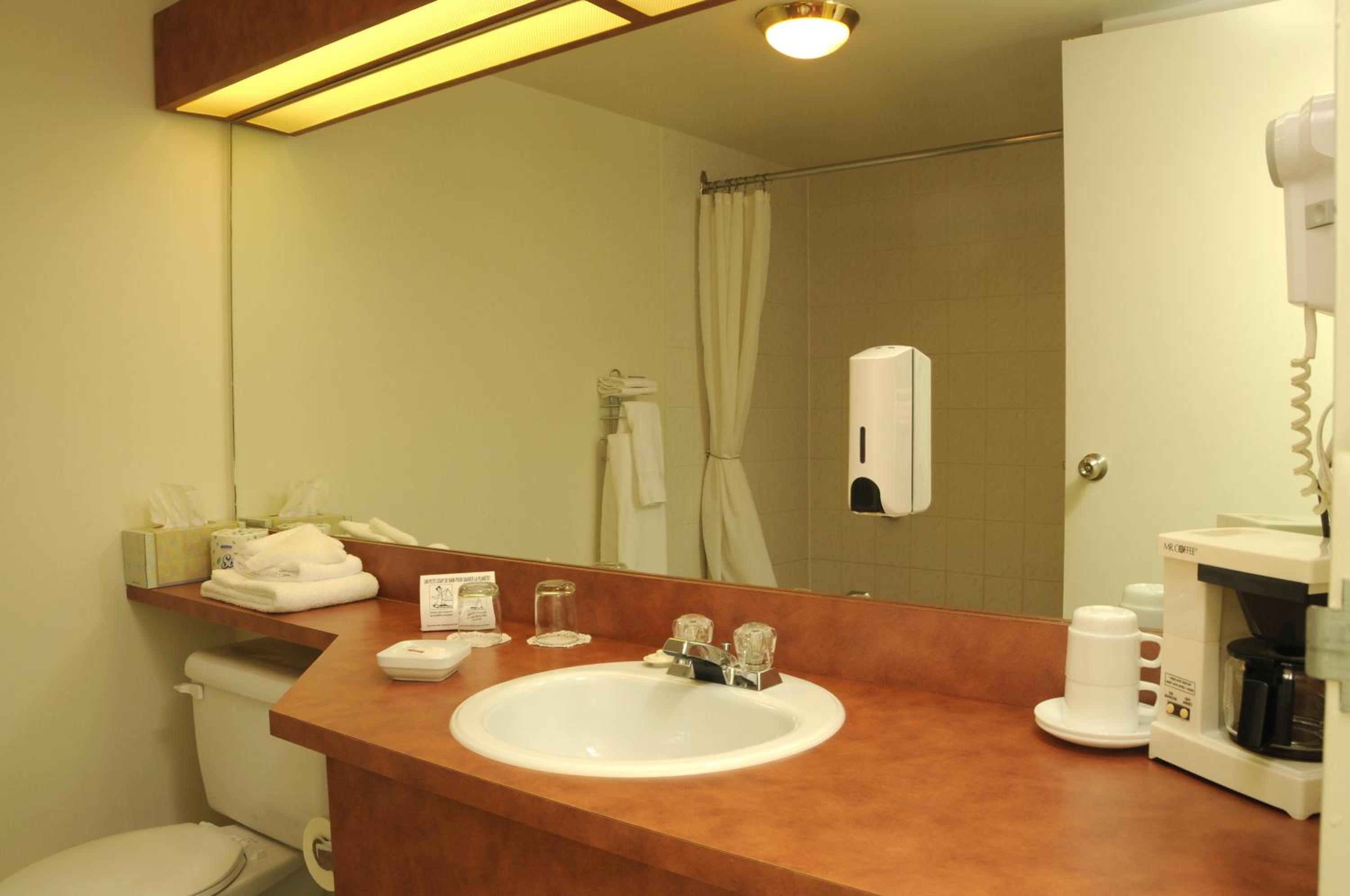 Standard Queen Room - Photo 5