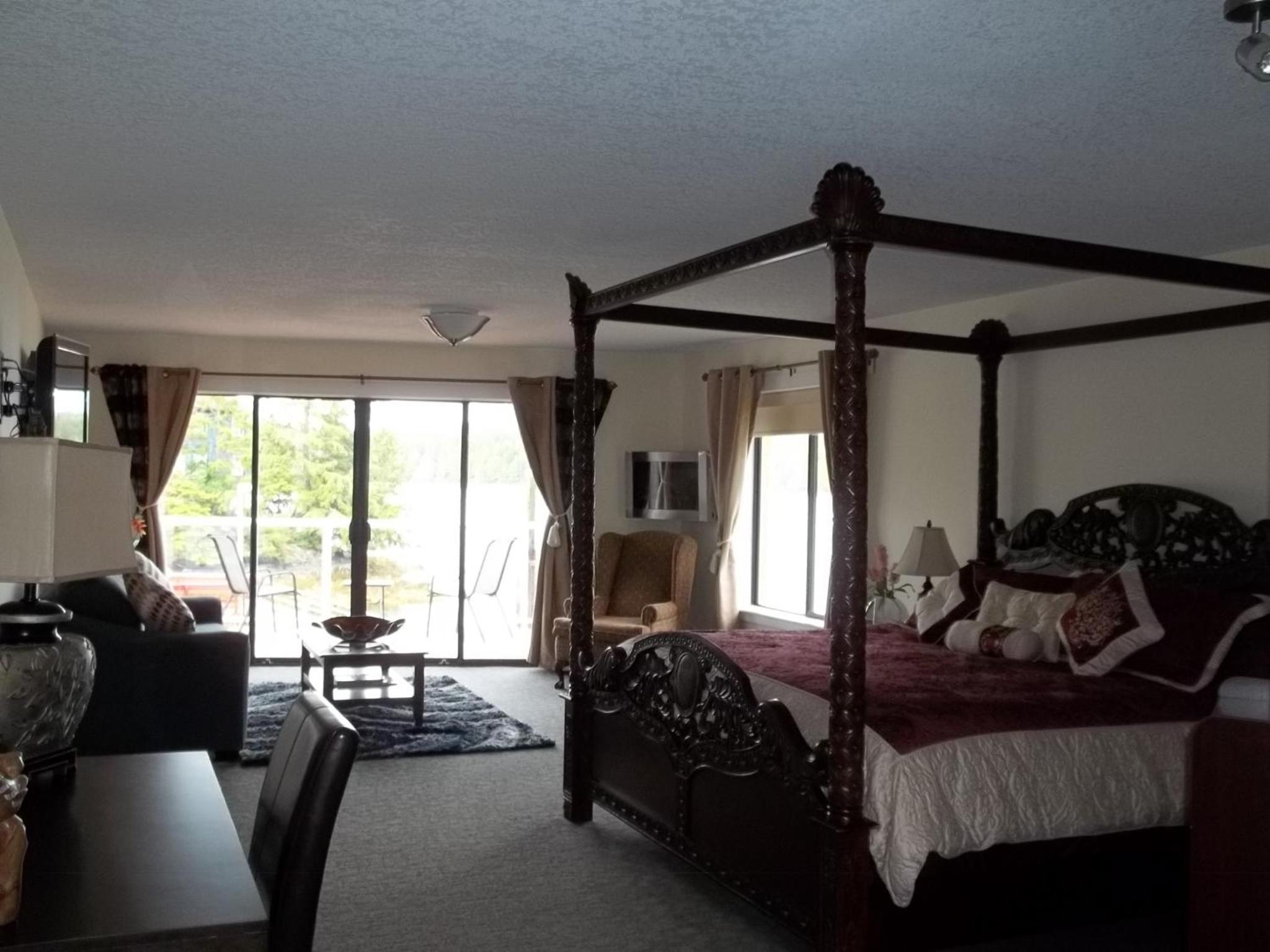 Deluxe King Room photo 2