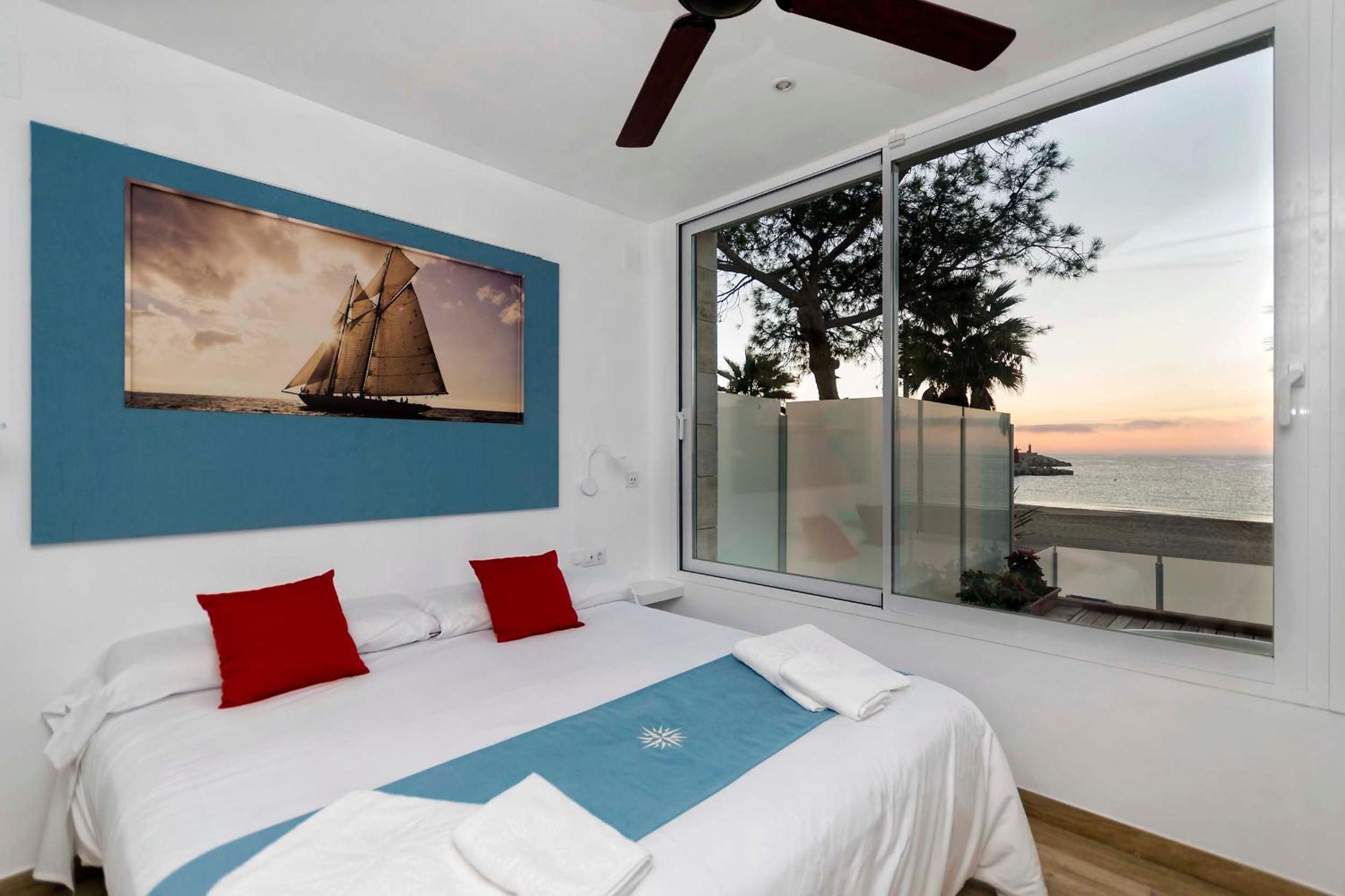 Apartamento con terraza y vista al mar