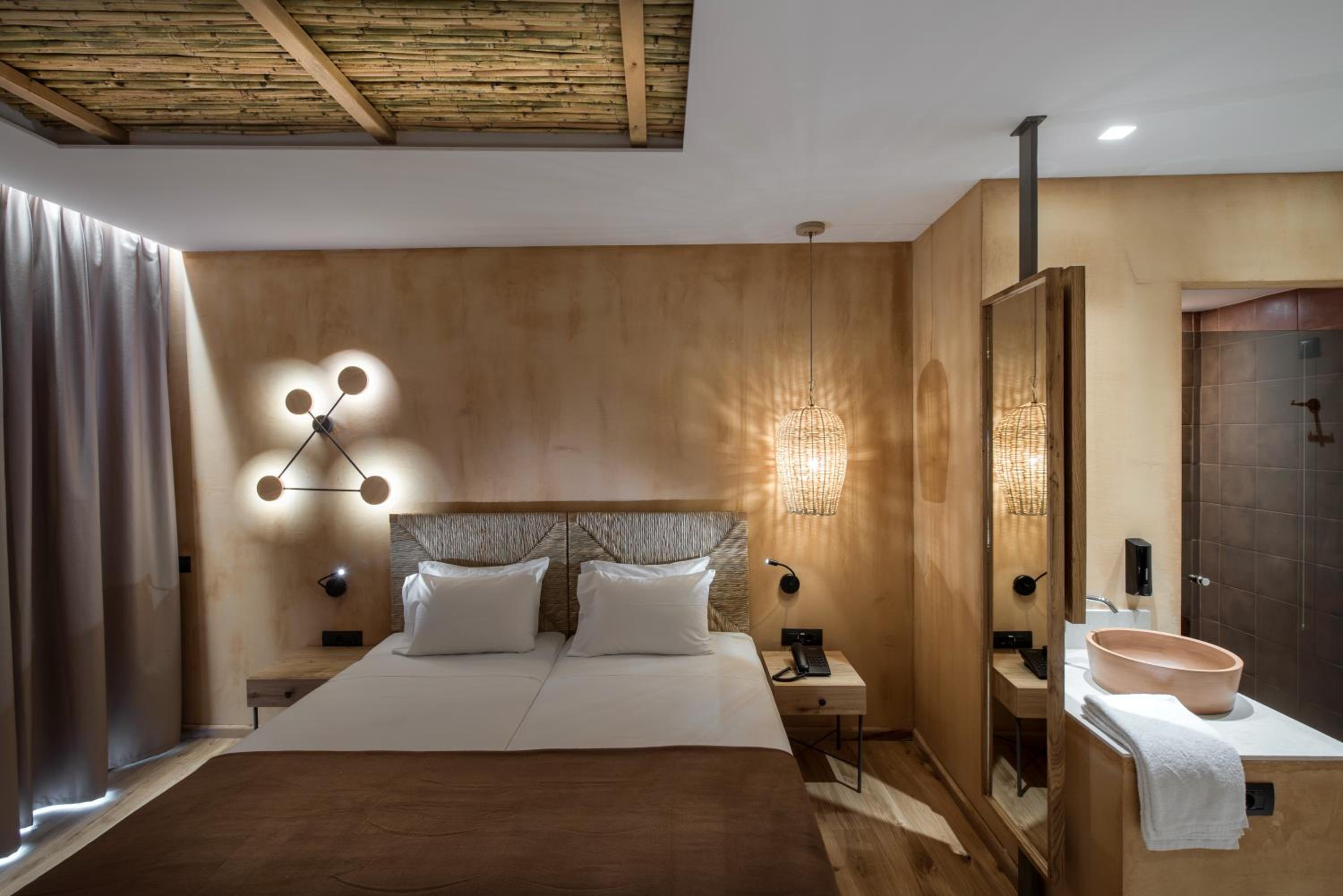 Superior Room with Sea View - Photo 13