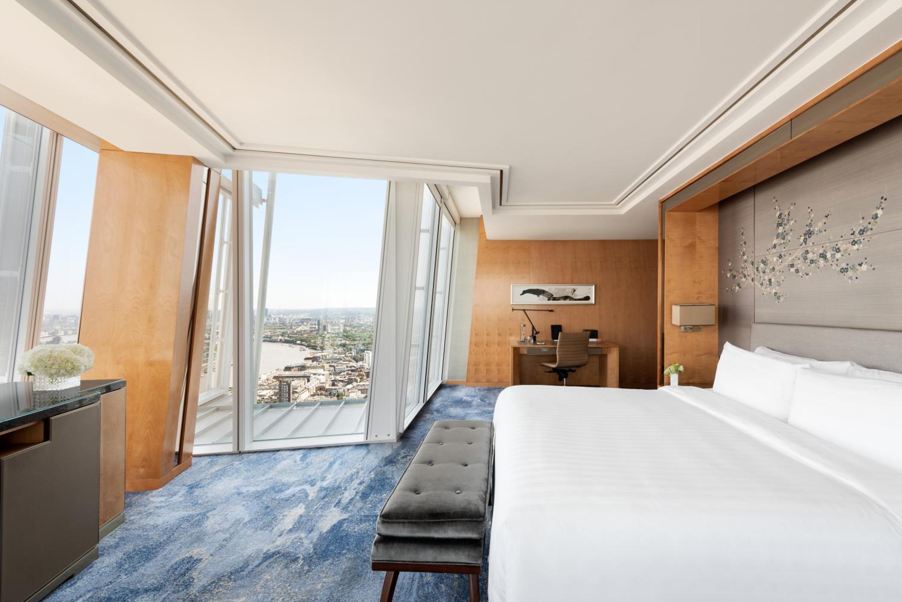 Iconic King Room With City View photo 3